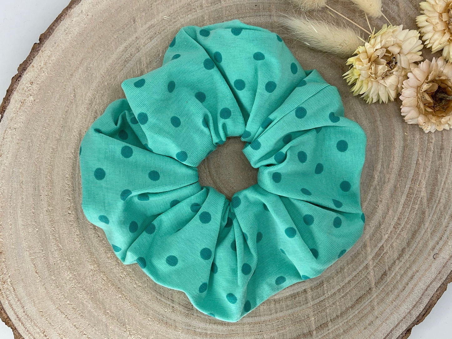 Scrunchie Haargummi grün mit grünen Punkten