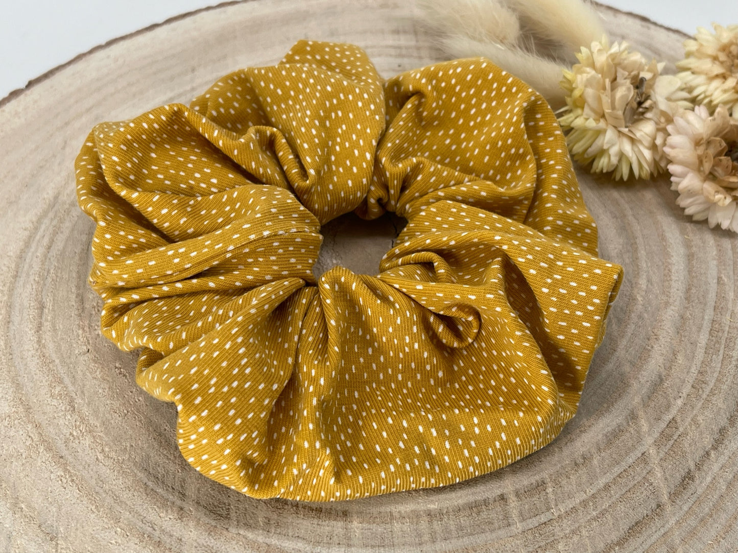 Scrunchie Haargummi Haaraccessoire elastisches Haarband handmade Senf mit Punkten braun