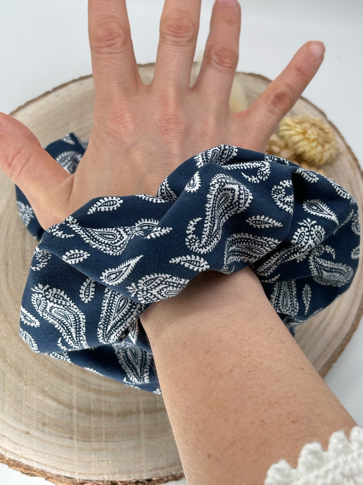 Scrunchie Haargummi elastisches Haarband Paisley blau weiß für feines oder dickes Haar