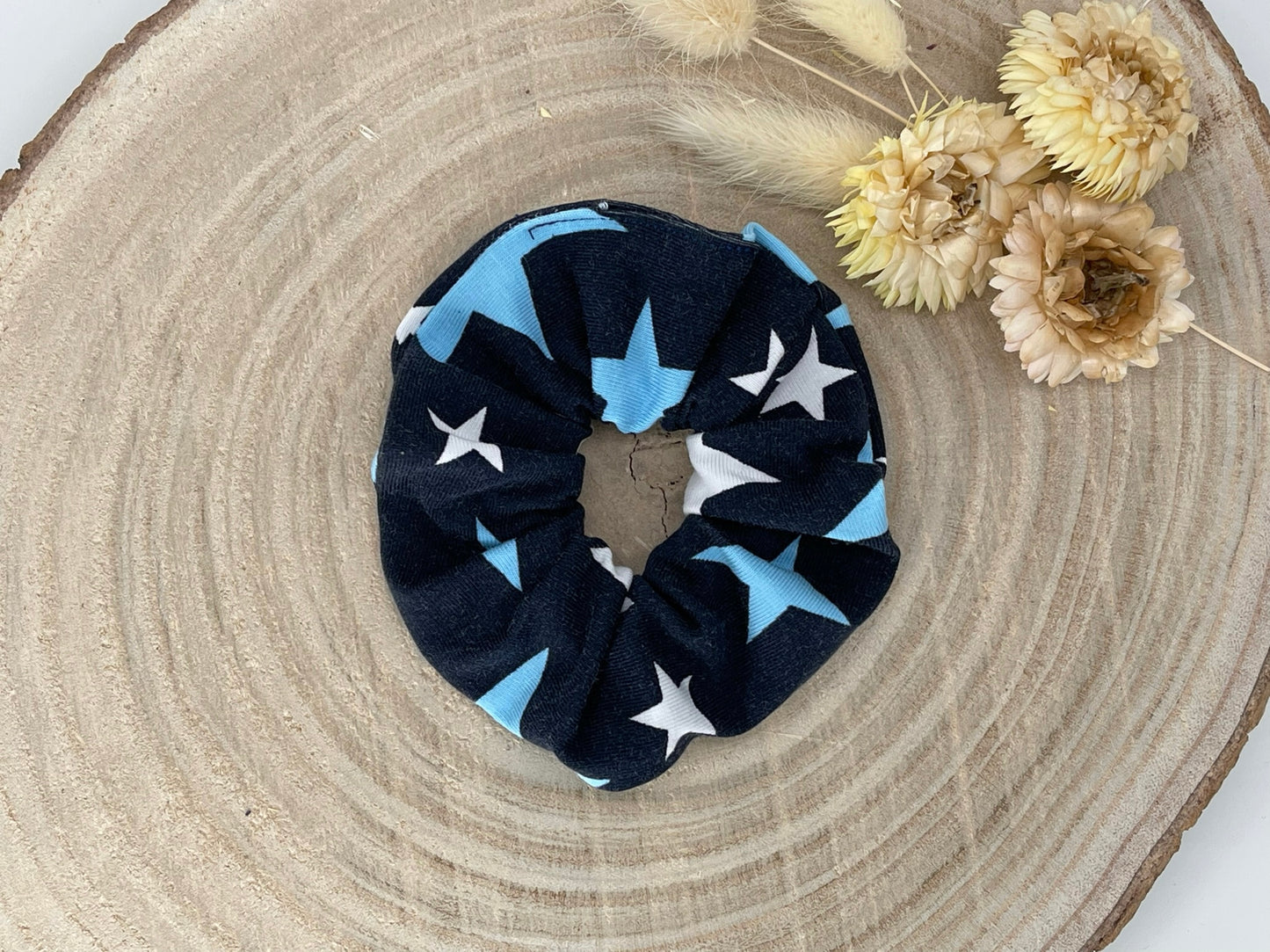 Scrunchie Haargummi elastisches Haarband Haarschmuck Sterne auf blau