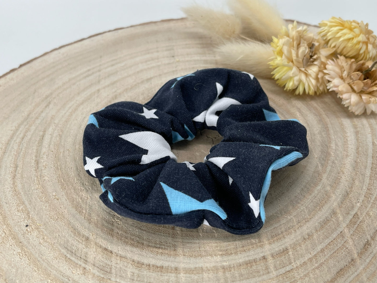 Scrunchie Haargummi elastisches Haarband Haarschmuck Sterne auf blau