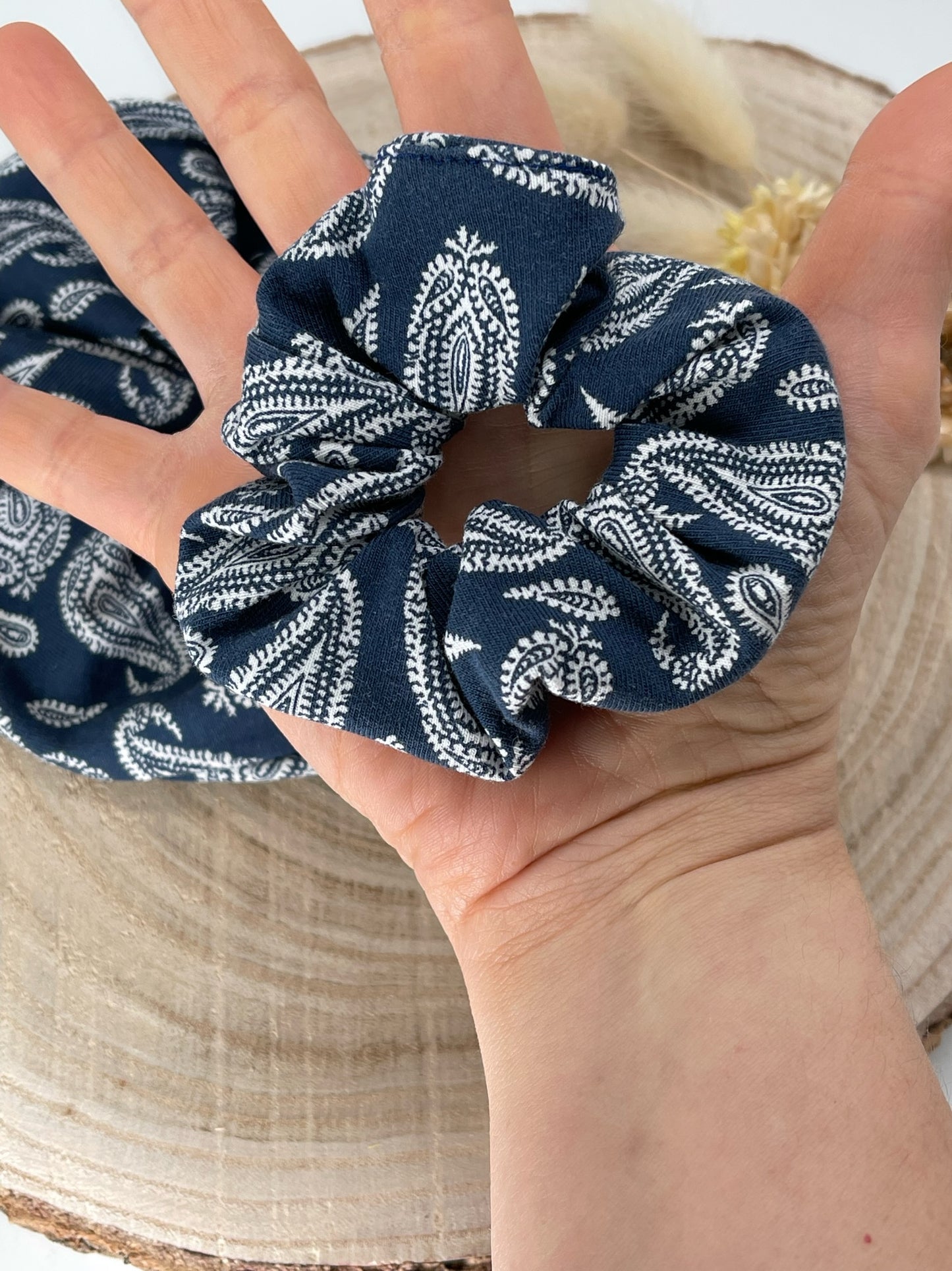 Scrunchie Haargummi elastisches Haarband Paisley blau weiß für feines oder dickes Haar