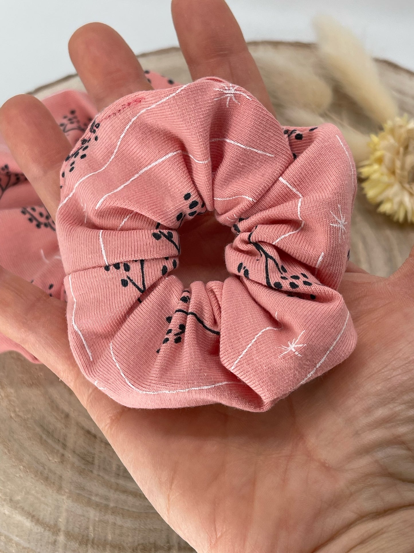 Scrunchie Haargummi elastisches Haarband Haarschmuck Blumen auf apricot rosa