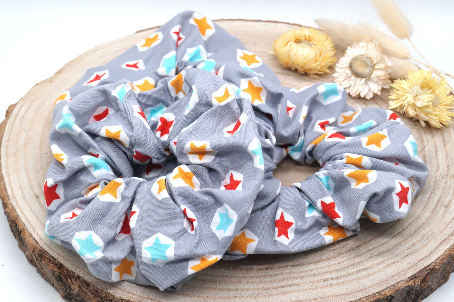 Jersey Scrunchie Haargummi bunte Sterne auf grau