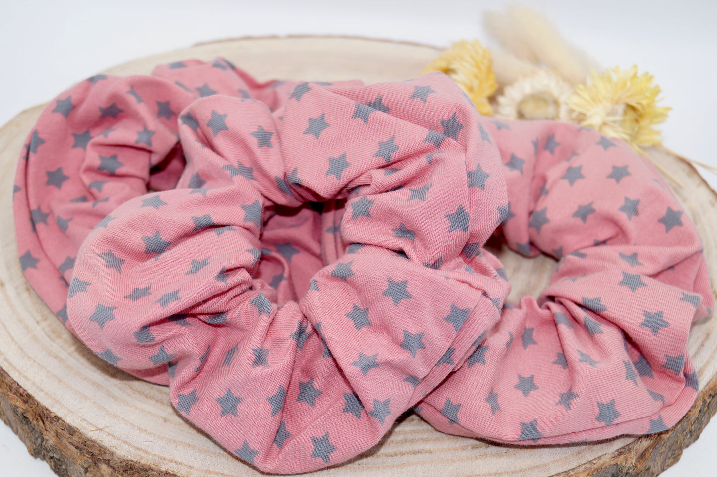 Scrunchie Haargummi graue Sterne auf rosa