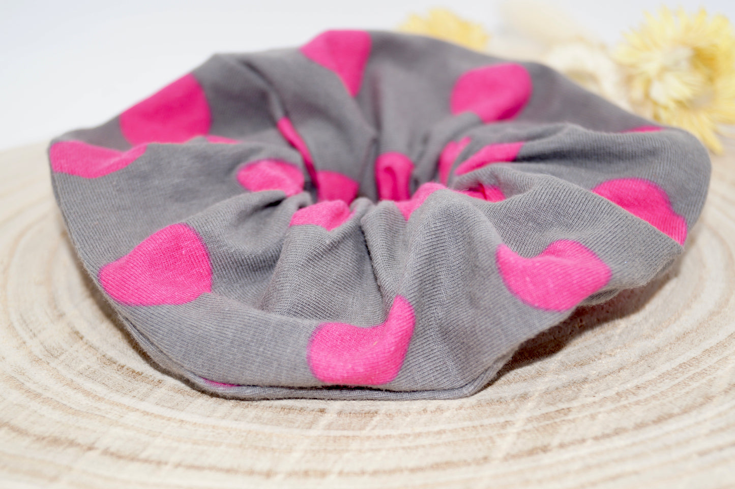 Scrunchie Haargummi grau mit rosa Punkten