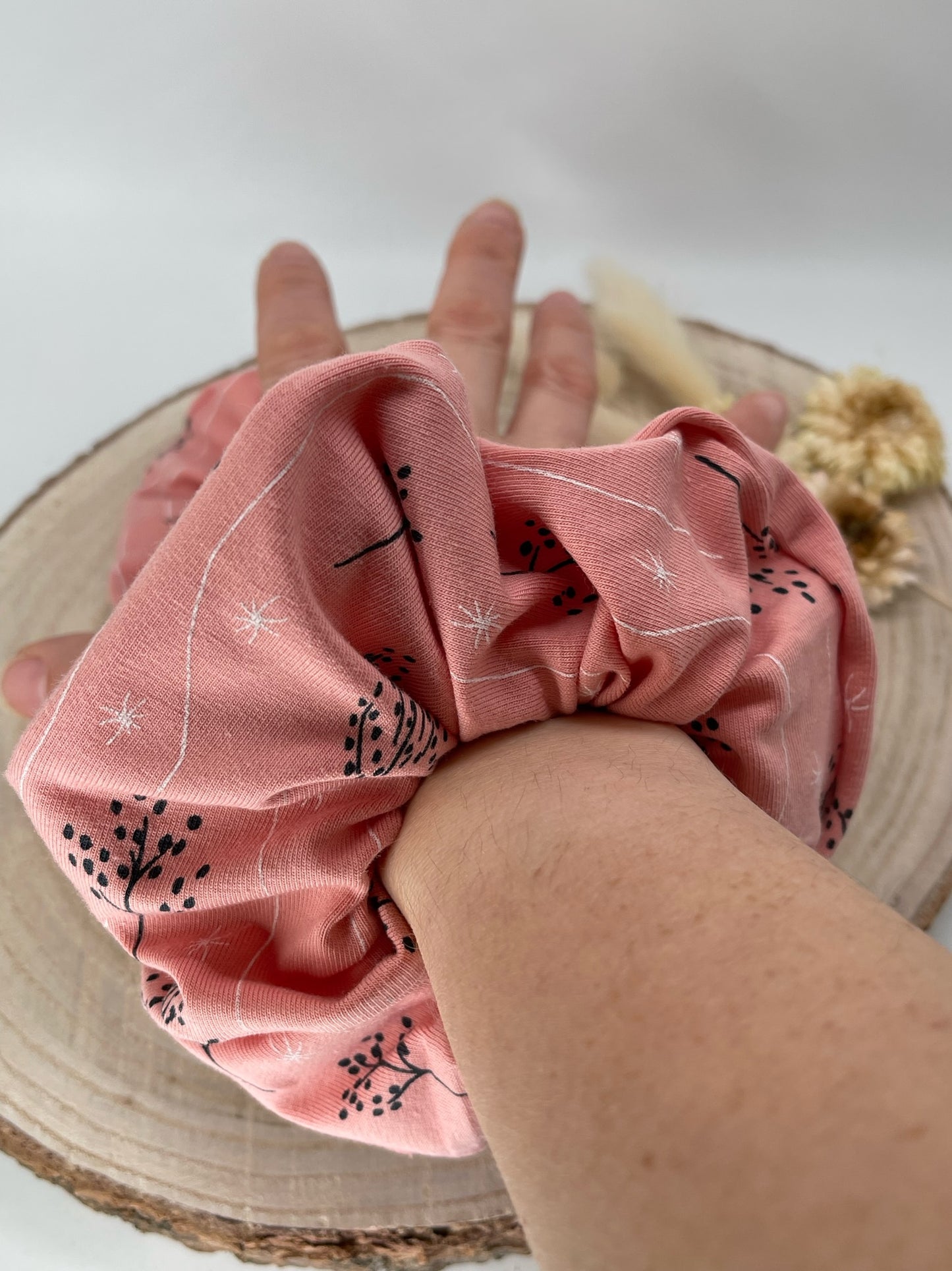 Scrunchie Haargummi elastisches Haarband Haarschmuck Blumen auf apricot rosa