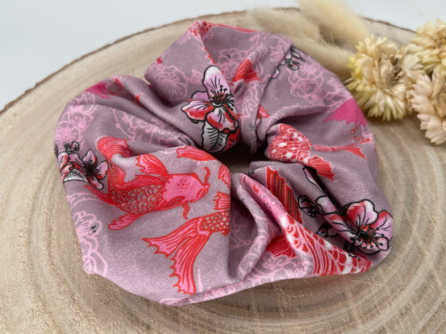Jersey Scrunchie Haargummi Fische und Blüten auf rosa