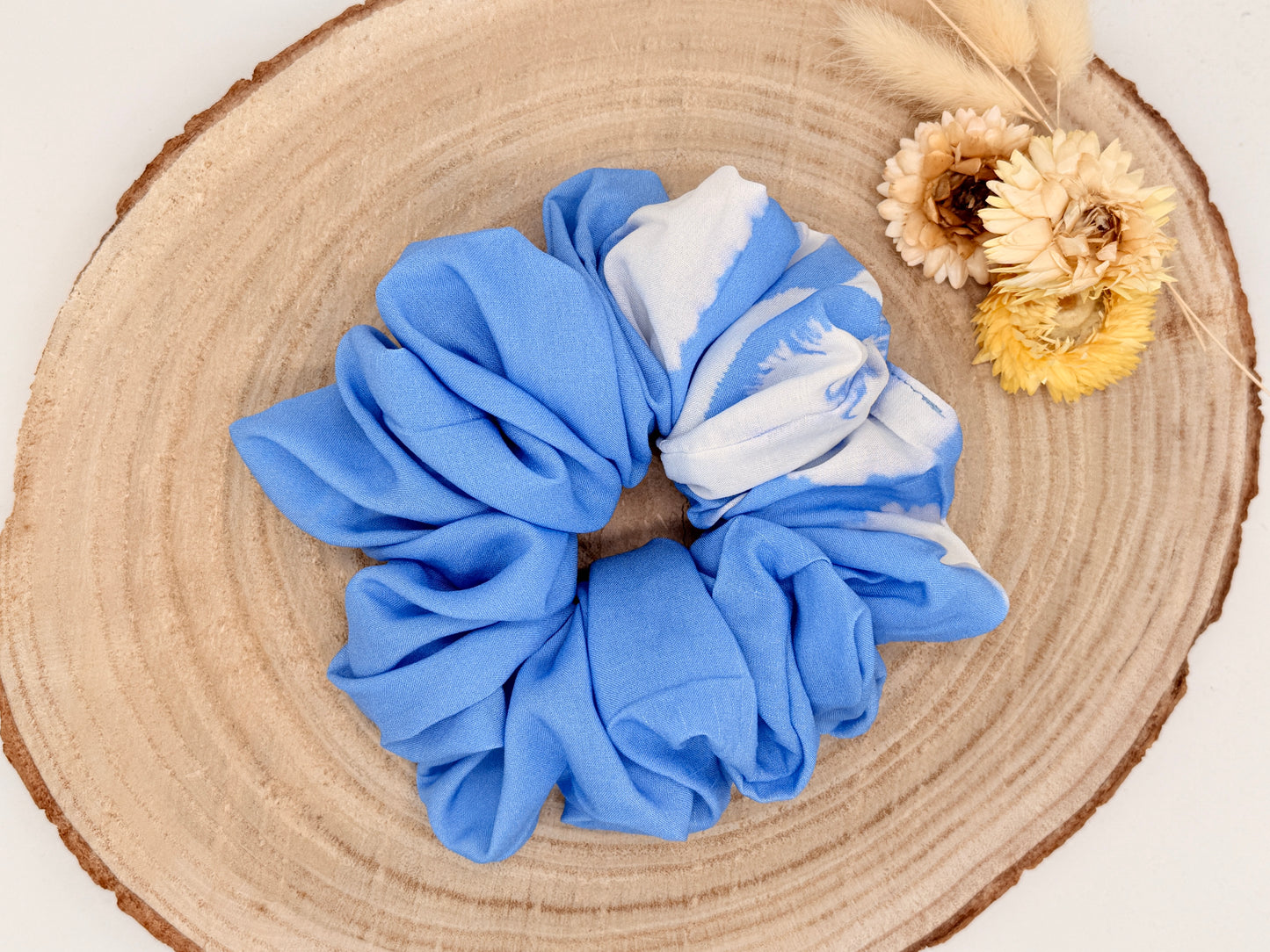 Viskose Scrunchie Haargummi blau weiß in vier Größen von XL bis XS