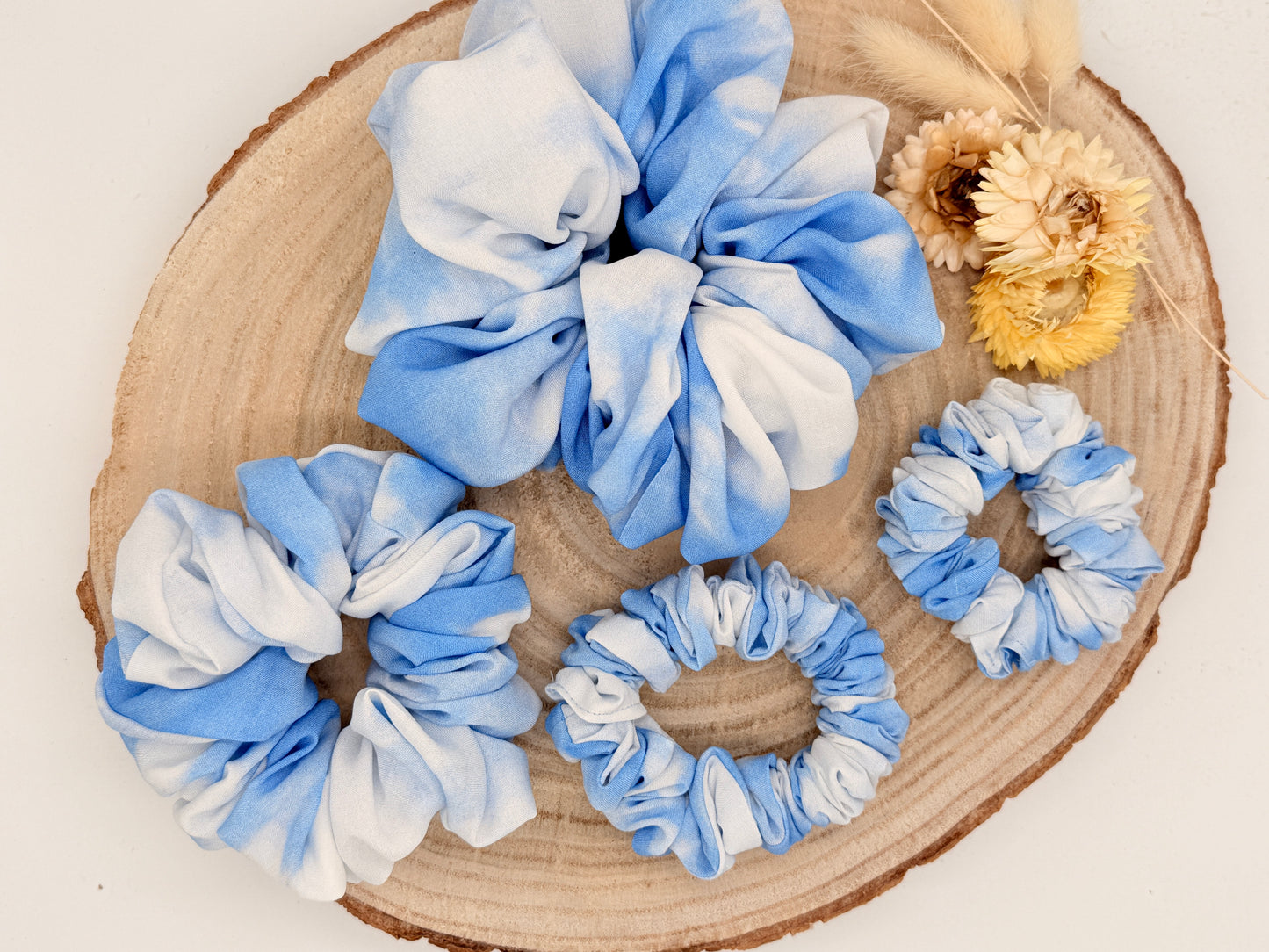Viskose Scrunchie Haargummi blau weiß batik in vier Größen von XL bis XS