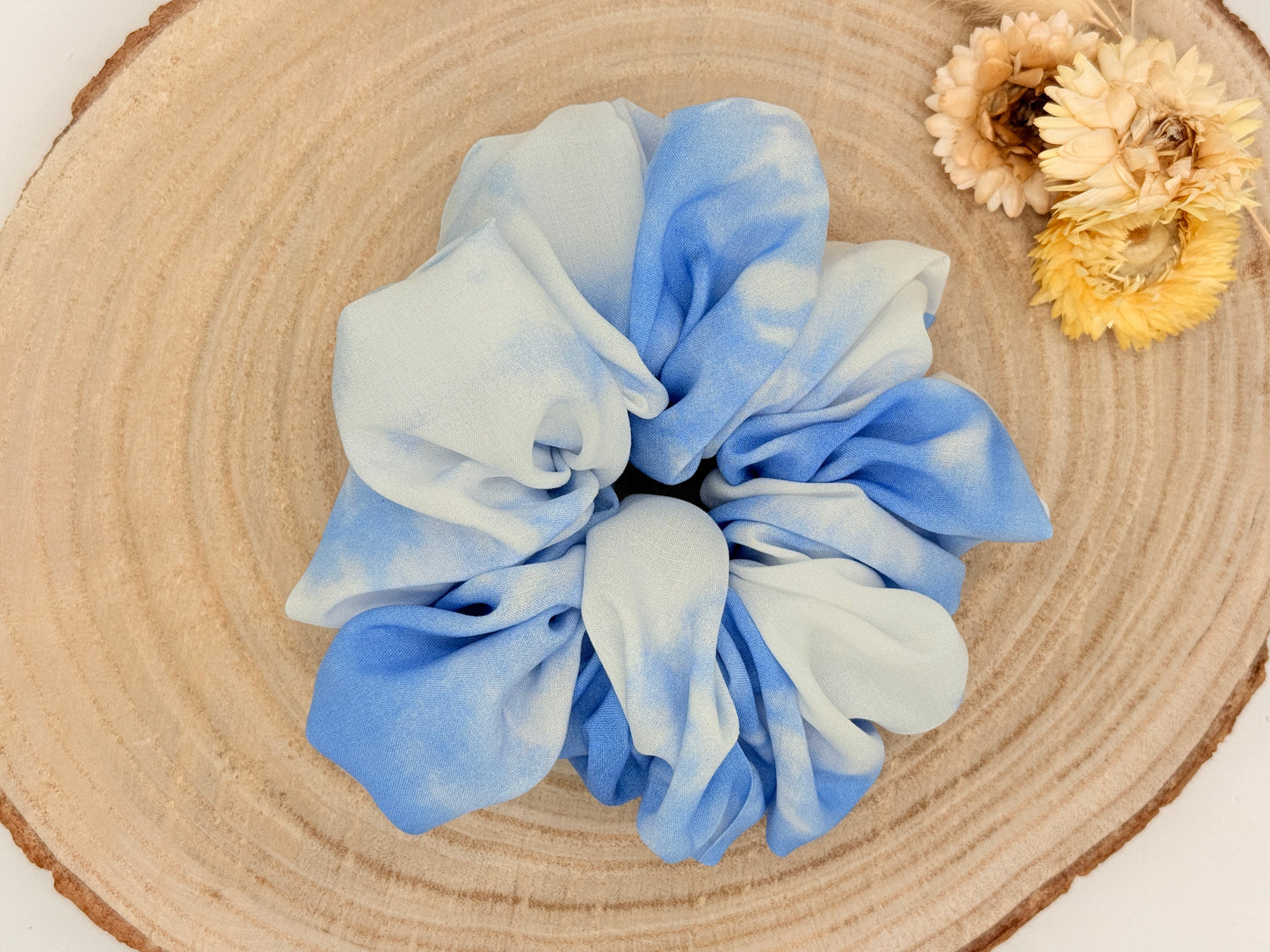 Viskose Scrunchie Haargummi blau weiß batik in vier Größen von XL bis XS