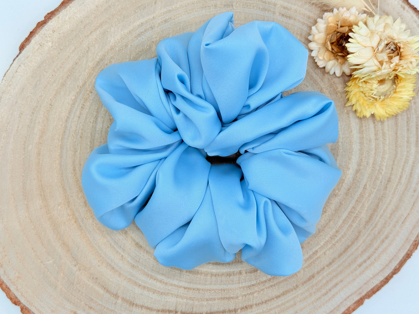 Satin Scrunchie Haargummi hellblau uni in vier Größen von XL bis XS