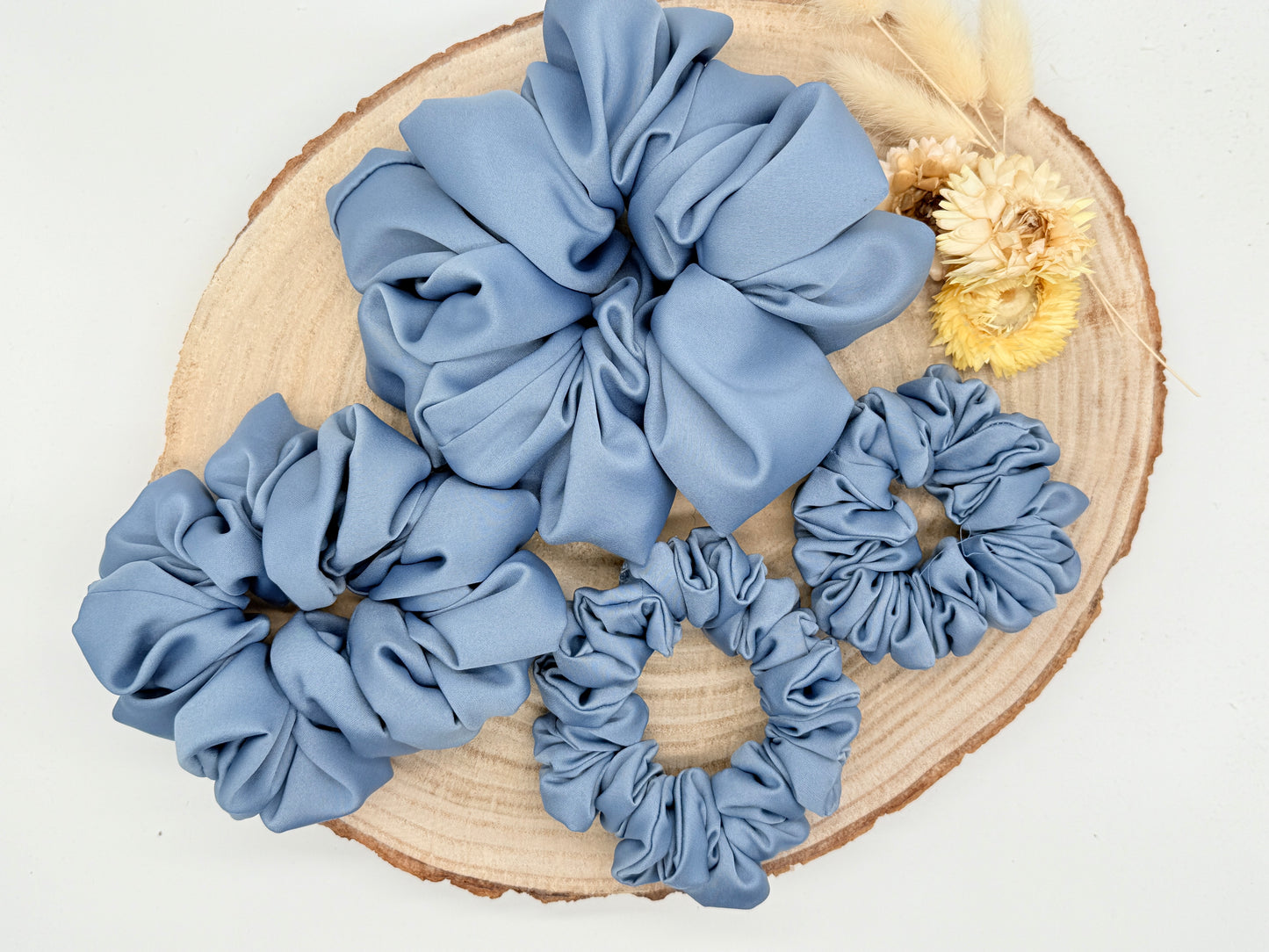 Satin Scrunchie Haargummi grau uni in vier Größen von XL bis XS