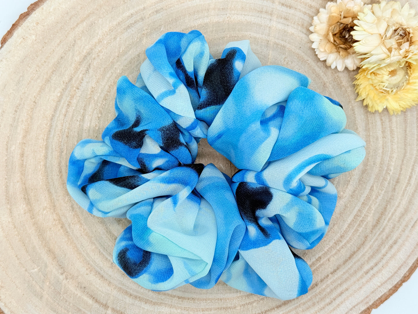 Chiffon Scrunchie Haargummi Aquarell blau in vier Größen von XL bis XS