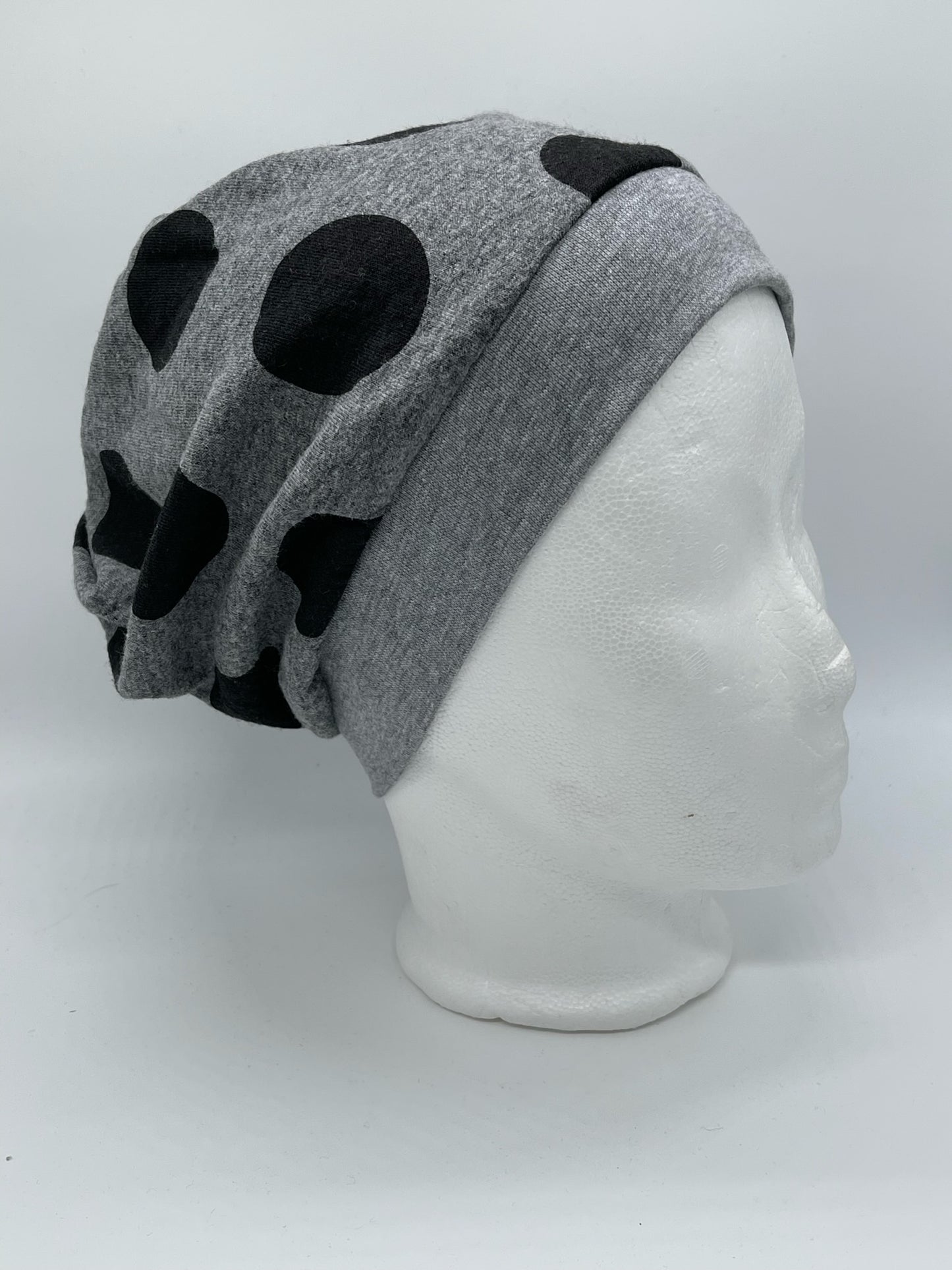 Beanie Punkte schwarz/grau