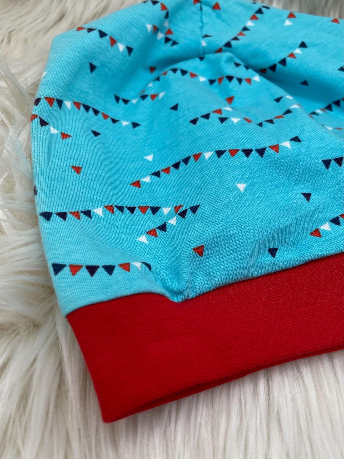 Beanie Wimpelkette blau