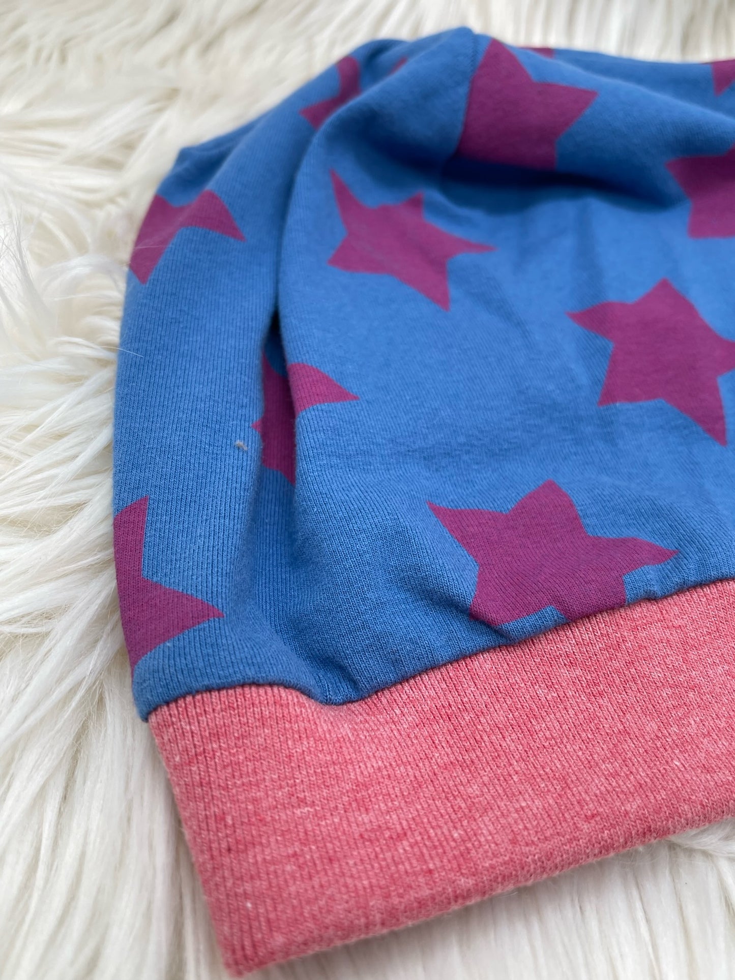 Beanie Sterne blau/lila