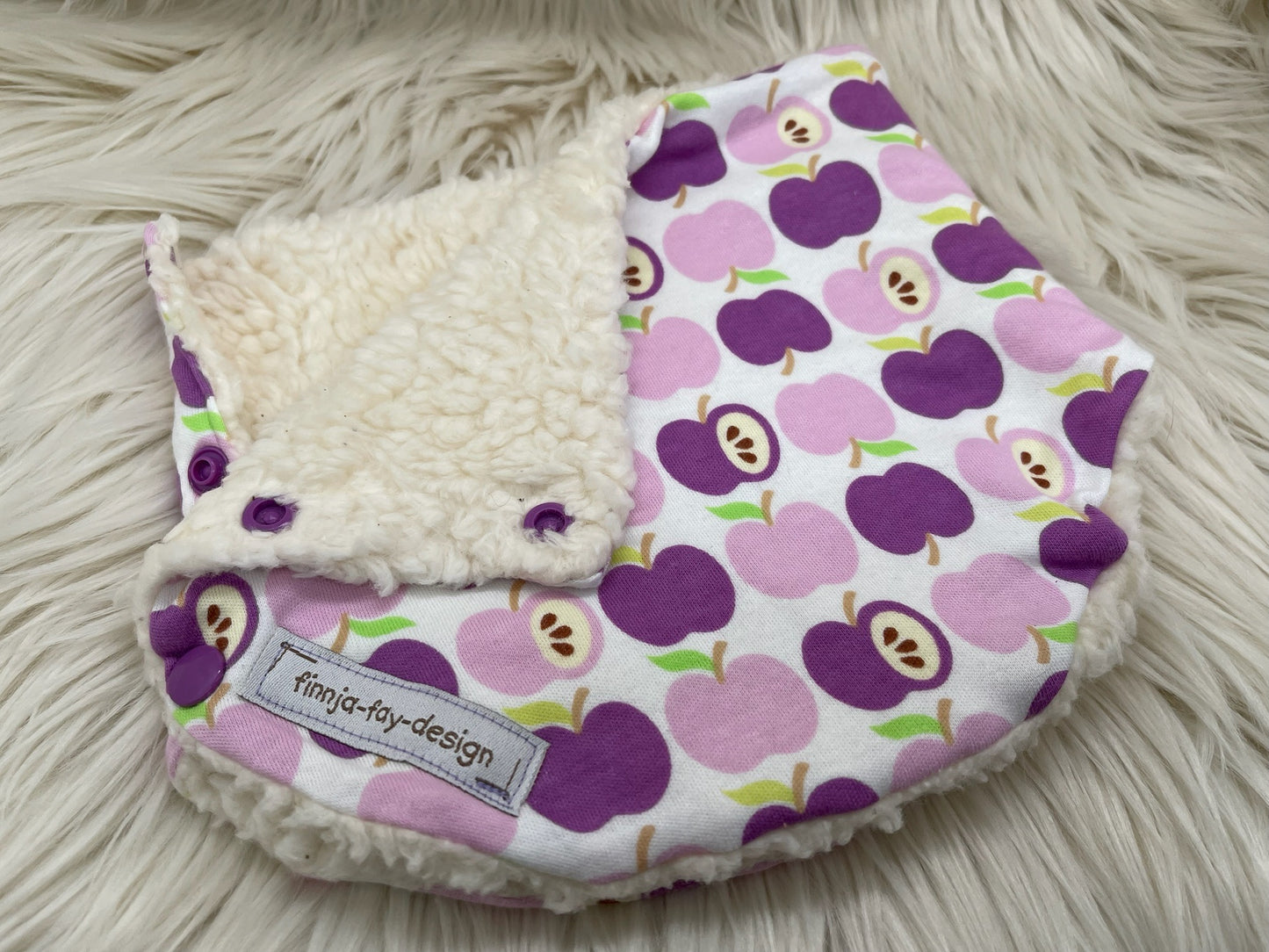 Halssocke Halsloop Äpfel lila/weiss