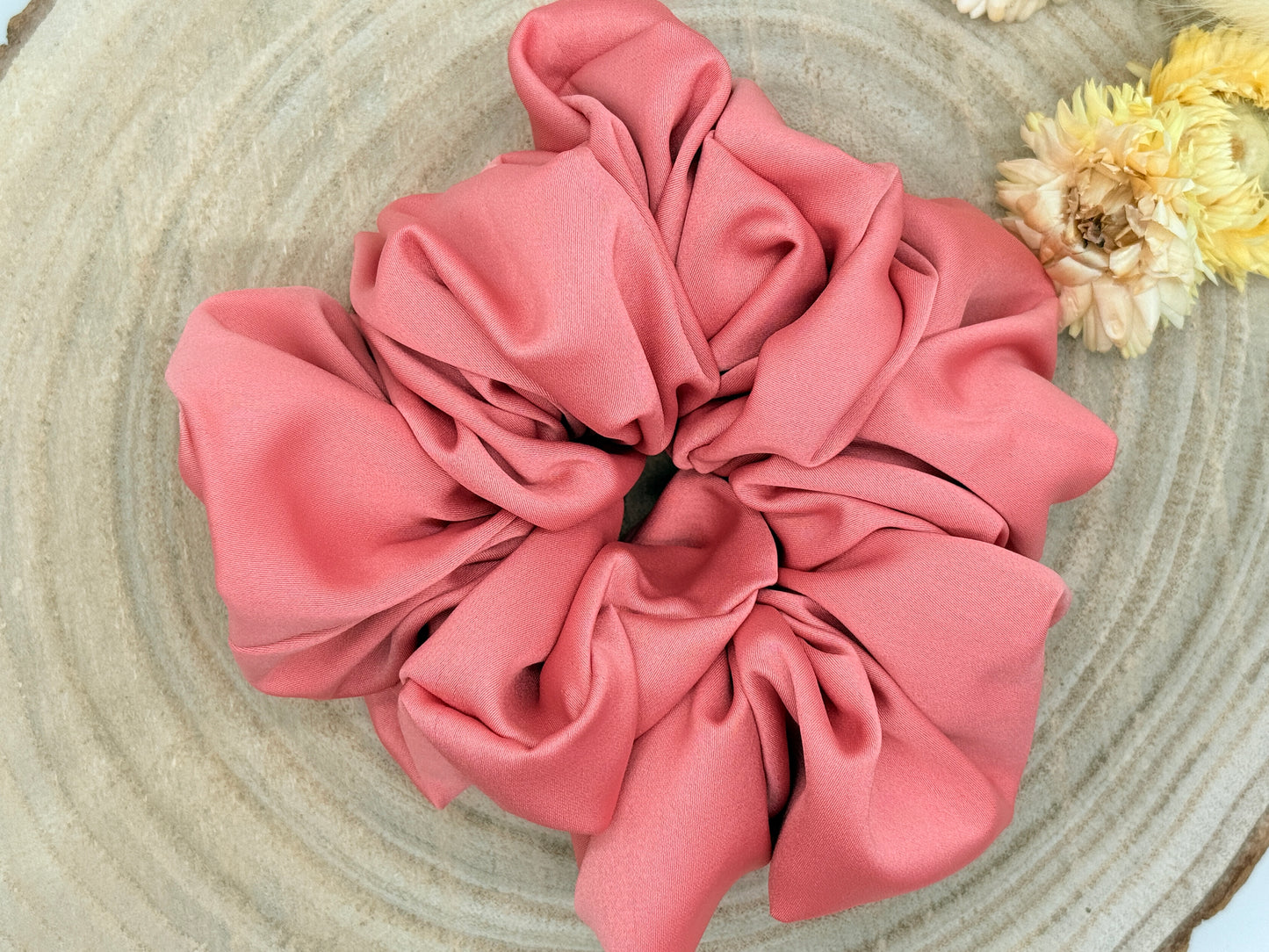 Satin Scrunchie Haargummi Apricot uni in vier Größen von XL bis XS