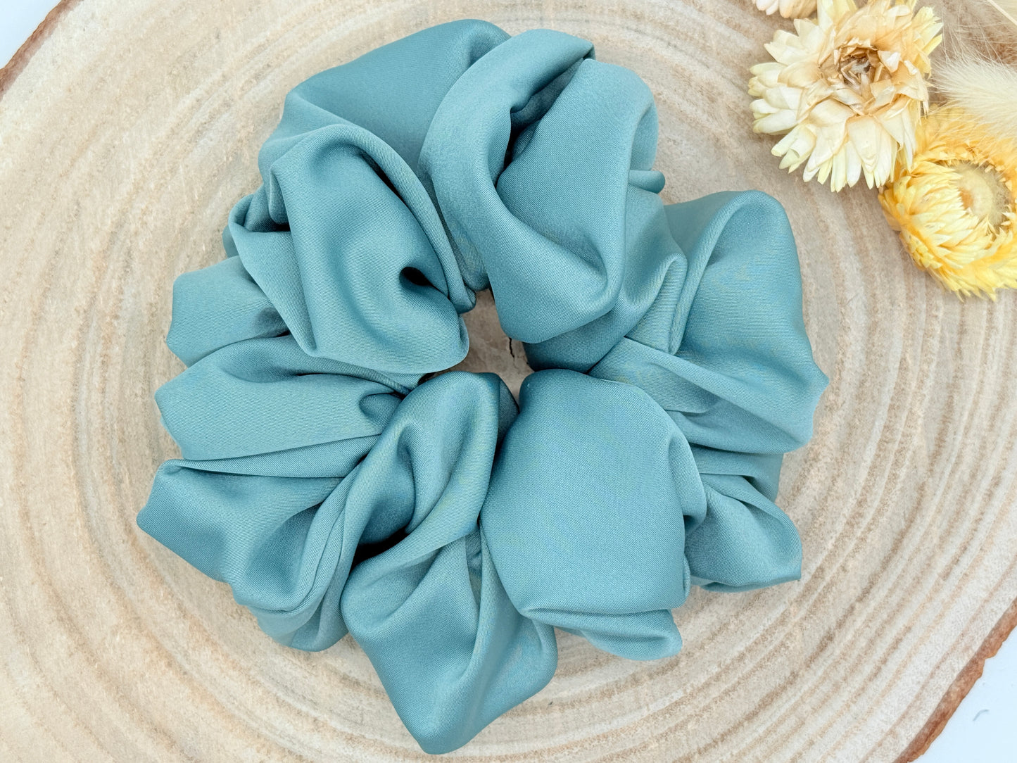 Satin Scrunchie Haargummi Blau-grün uni in vier Größen von XL bis XS