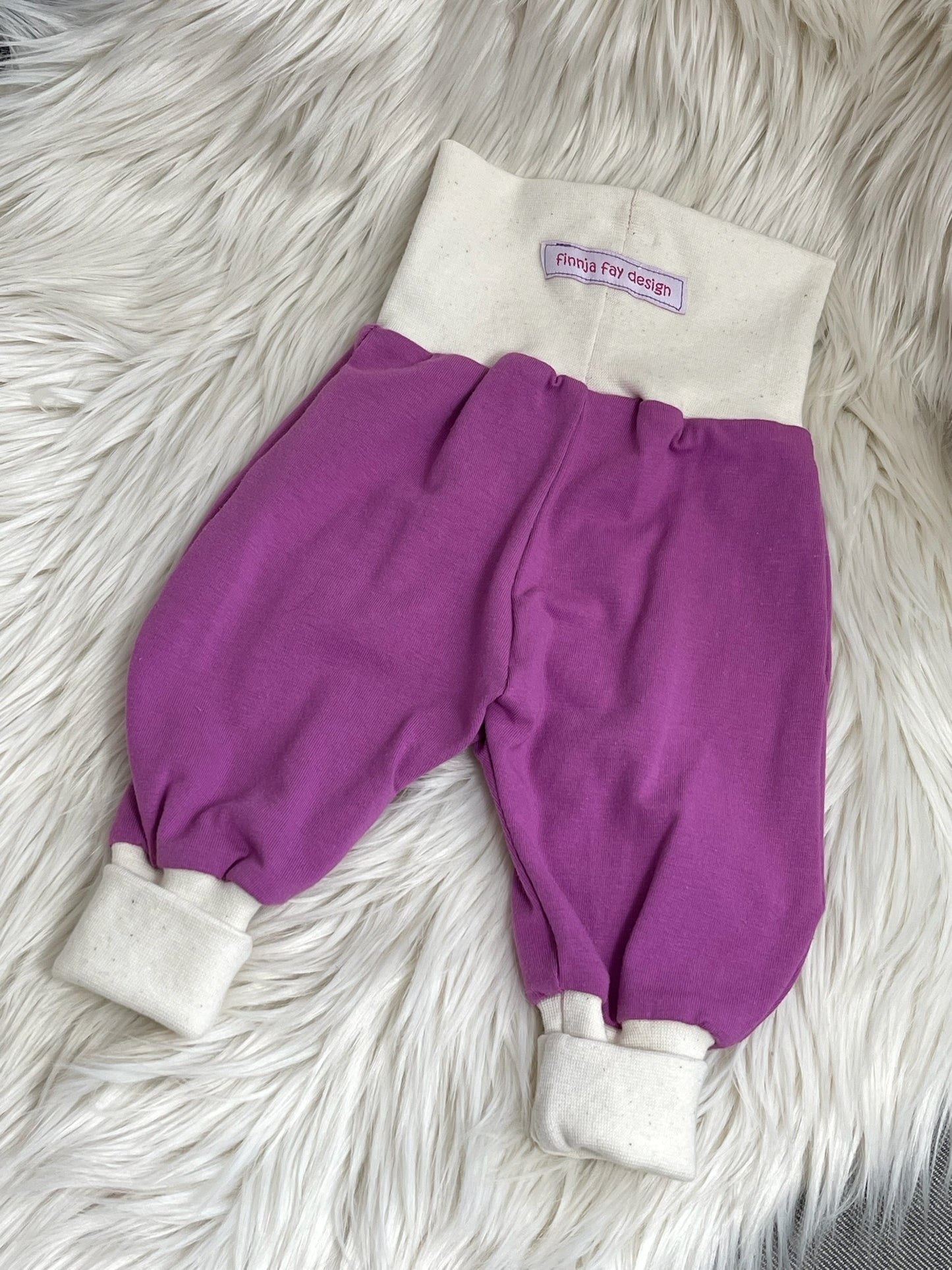 Pumphose lila mit Stern Gr. 62 / Gr. 68