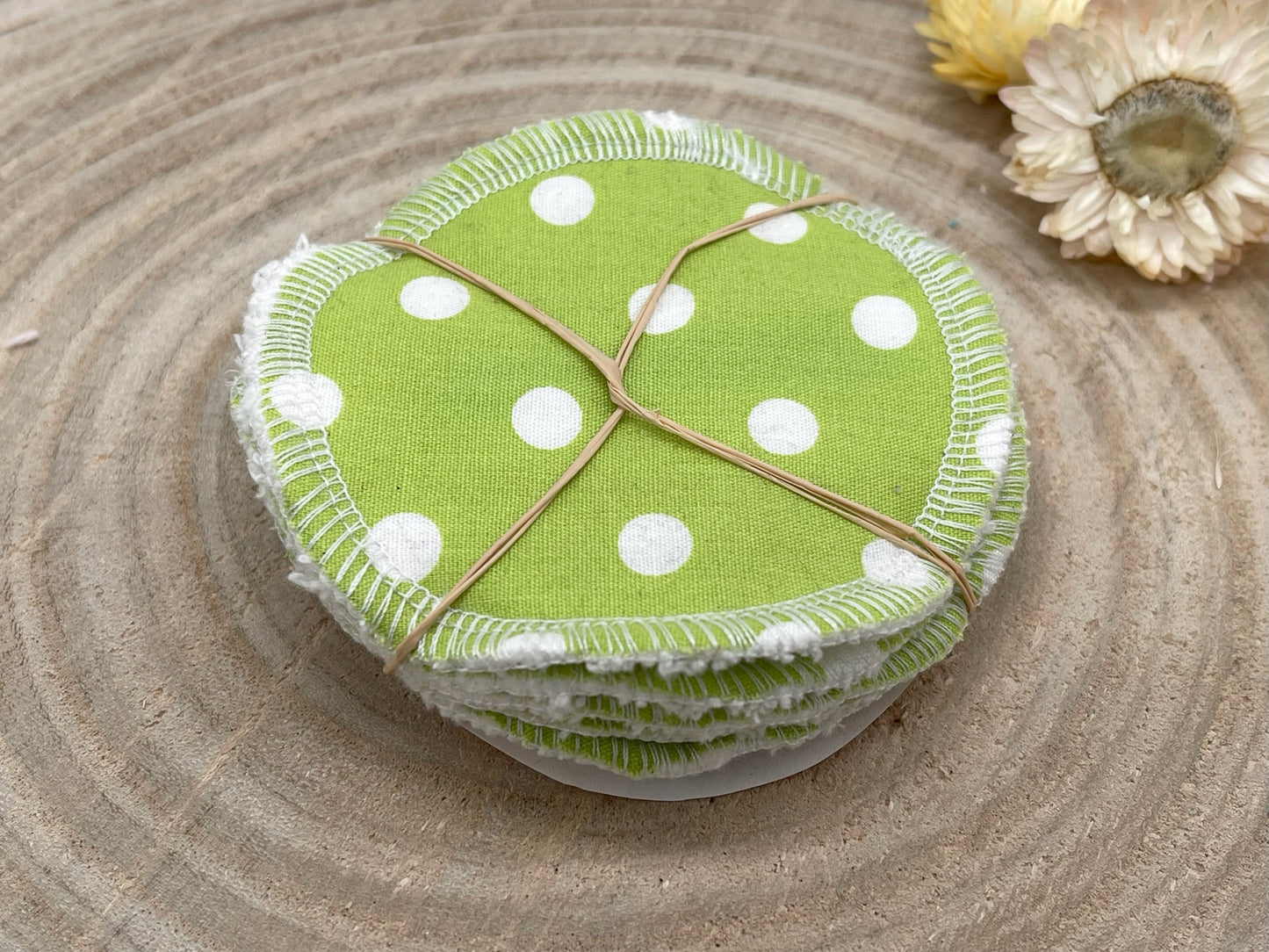 5 waschbare Abschminkpads grün mit Punkte