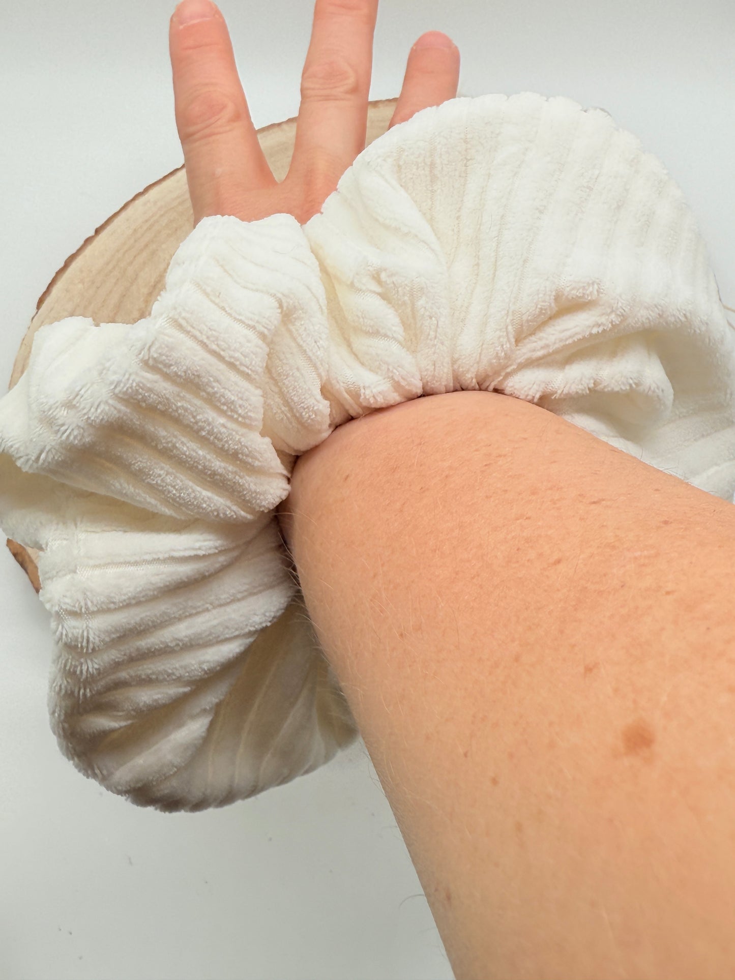 Soft Cord Scrunchie Haargummi uni weiß