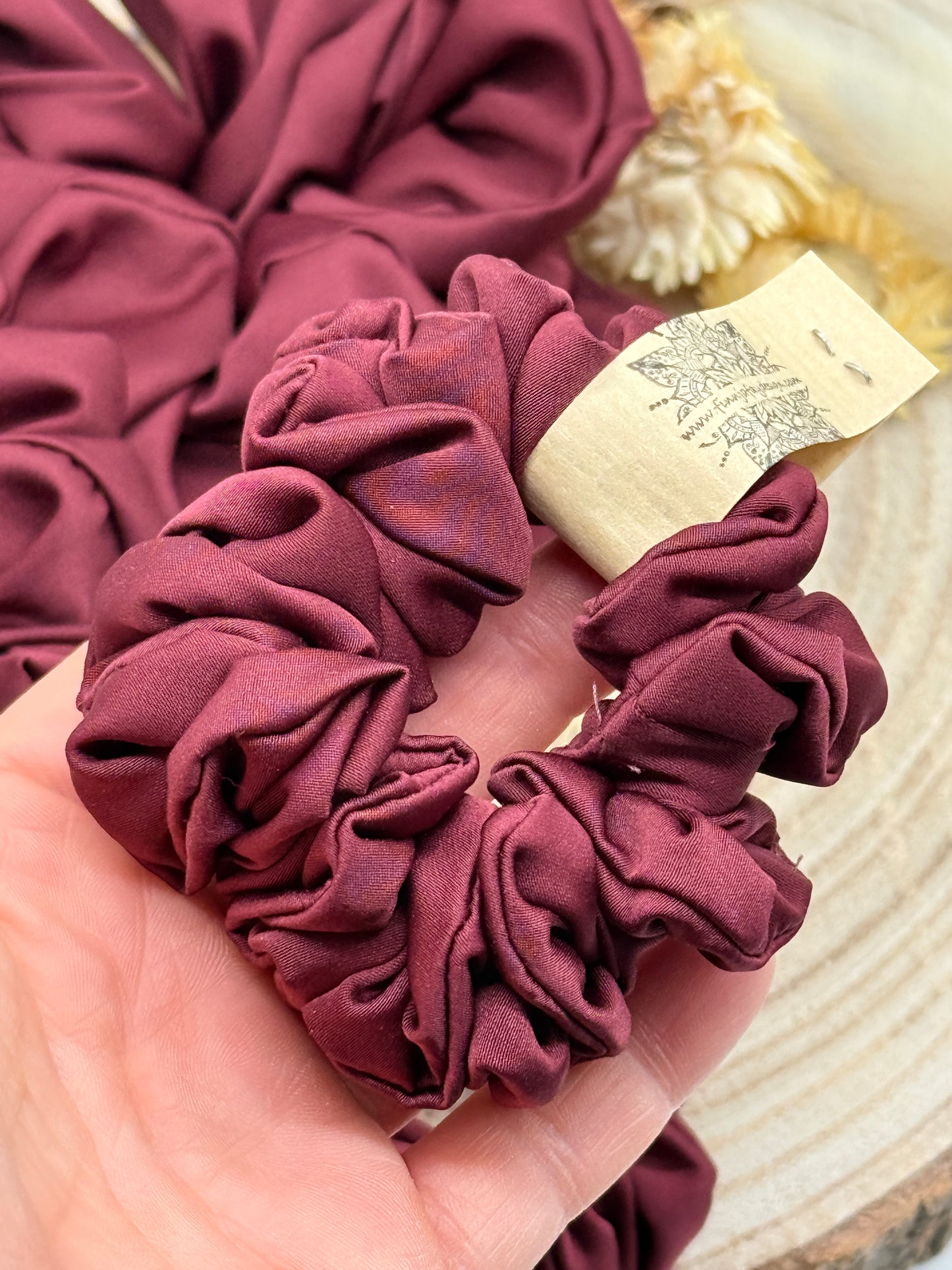 Satin Scrunchie Haargummi Bordeauxrot uni in vier Größen von XL bis XS (Kopie)