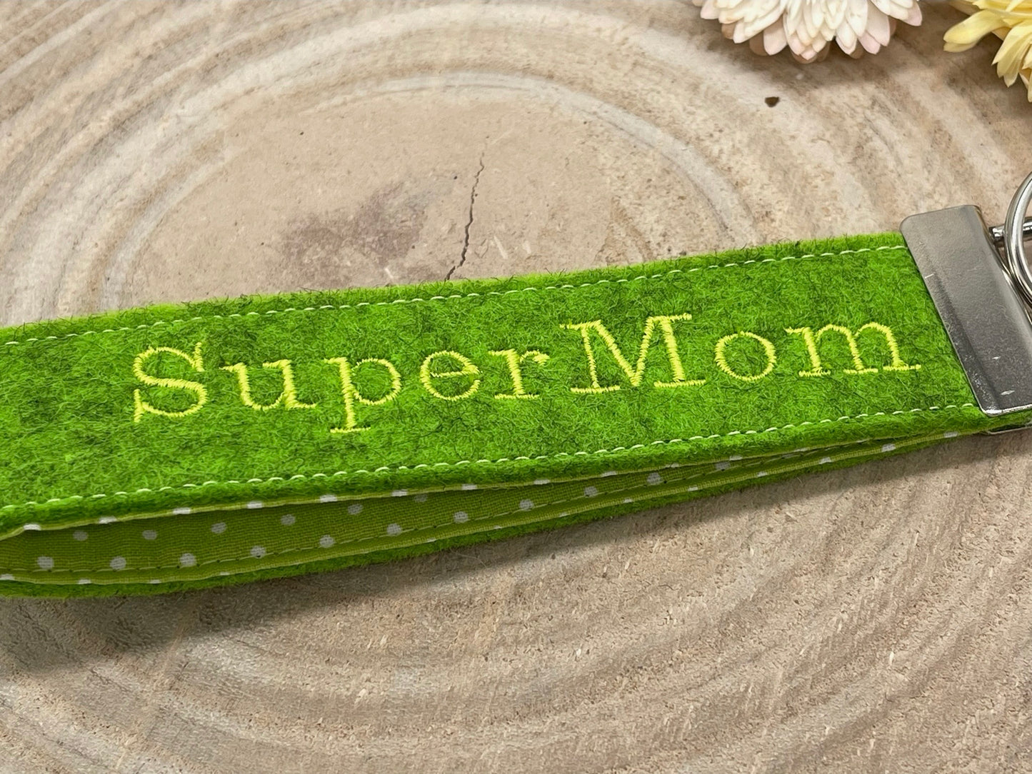 SALE Filz Schlüsselanhänger SuperMom