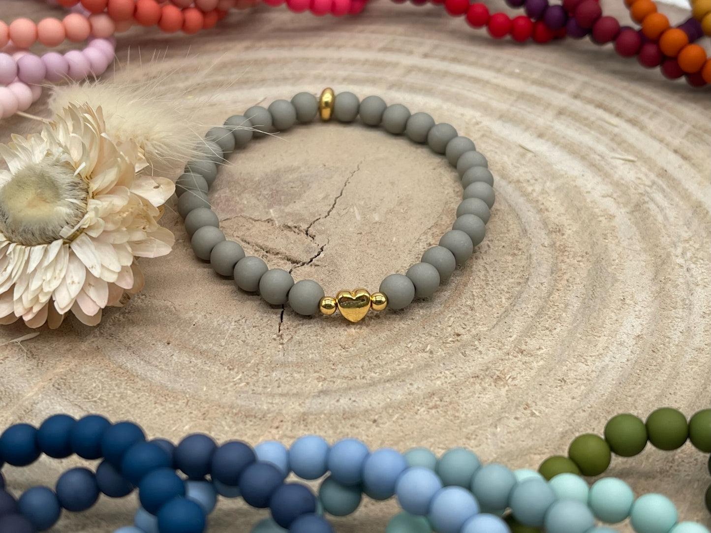 Acryl Perlen Armband mit Herz goldfarben