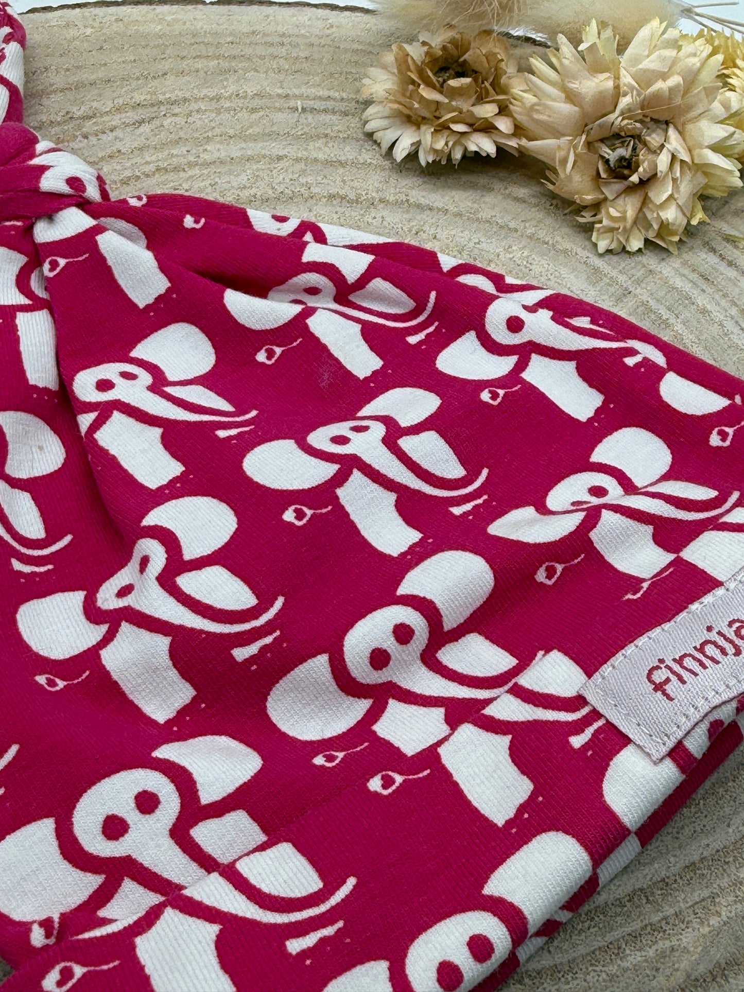 Babymütze mit Knoten – rosa mit Elefanten Motiven