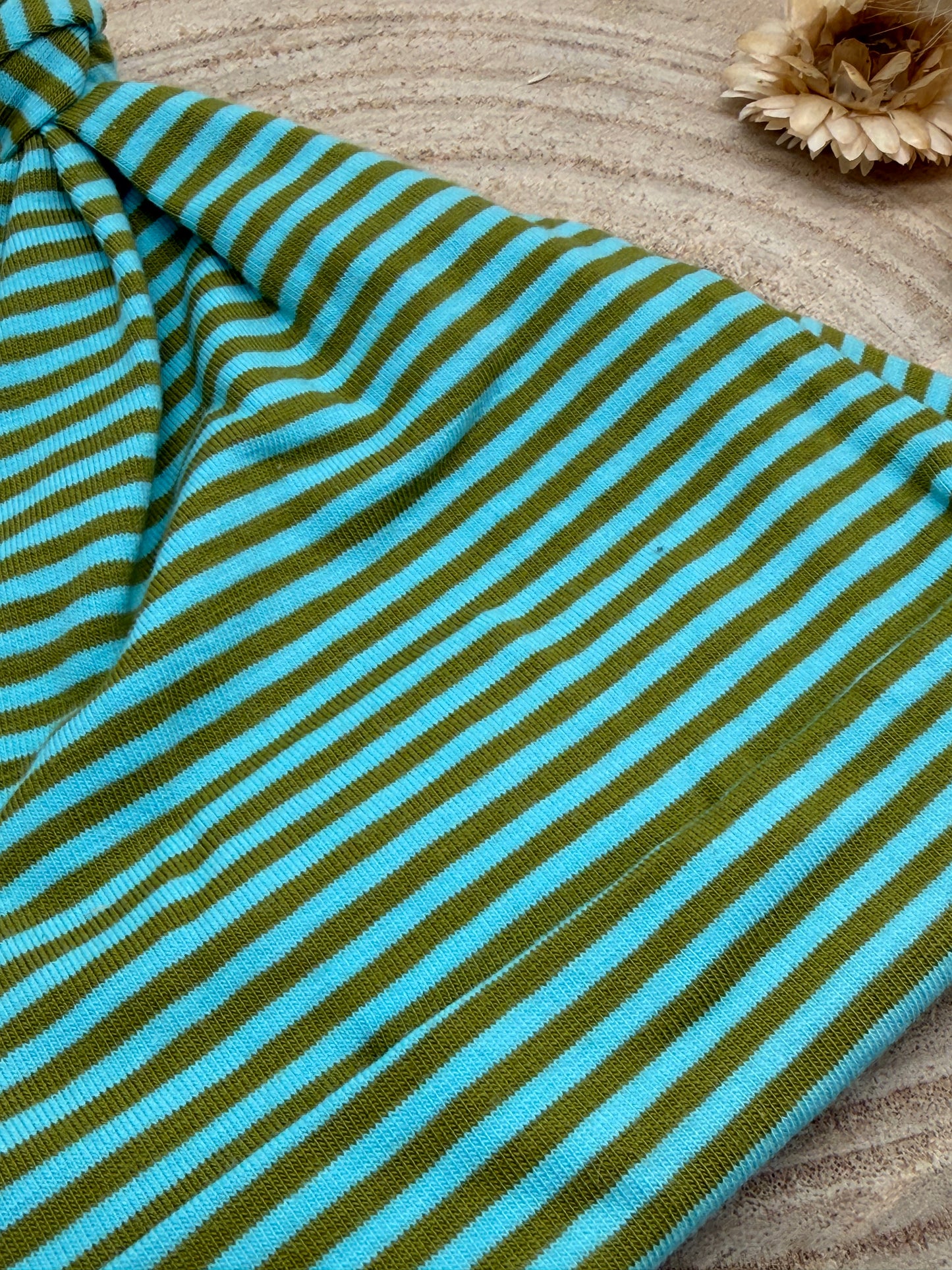 Babymütze mit Knoten – blau-grünen mit Streifen Motiv Gr. 62/68