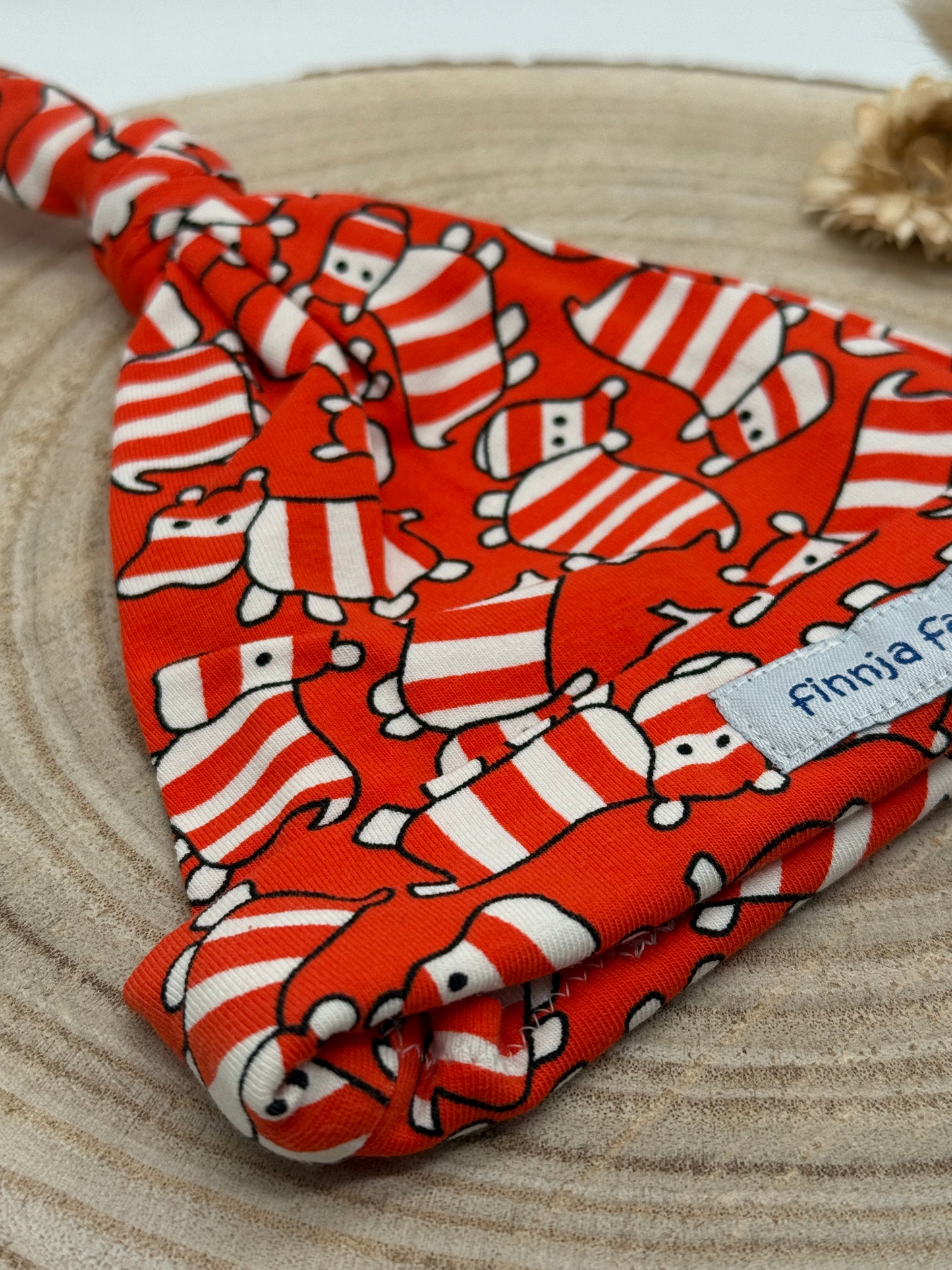 Babymütze mit Knoten – Orange mit Nilpferd Motive Gr. 56
