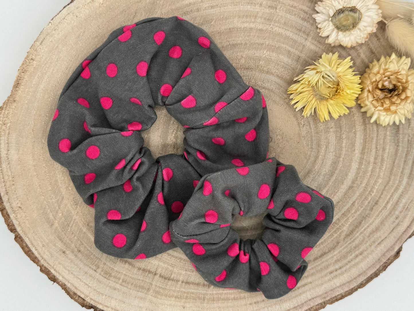 Scrunchie Haargummi grau mit rosa Punkten