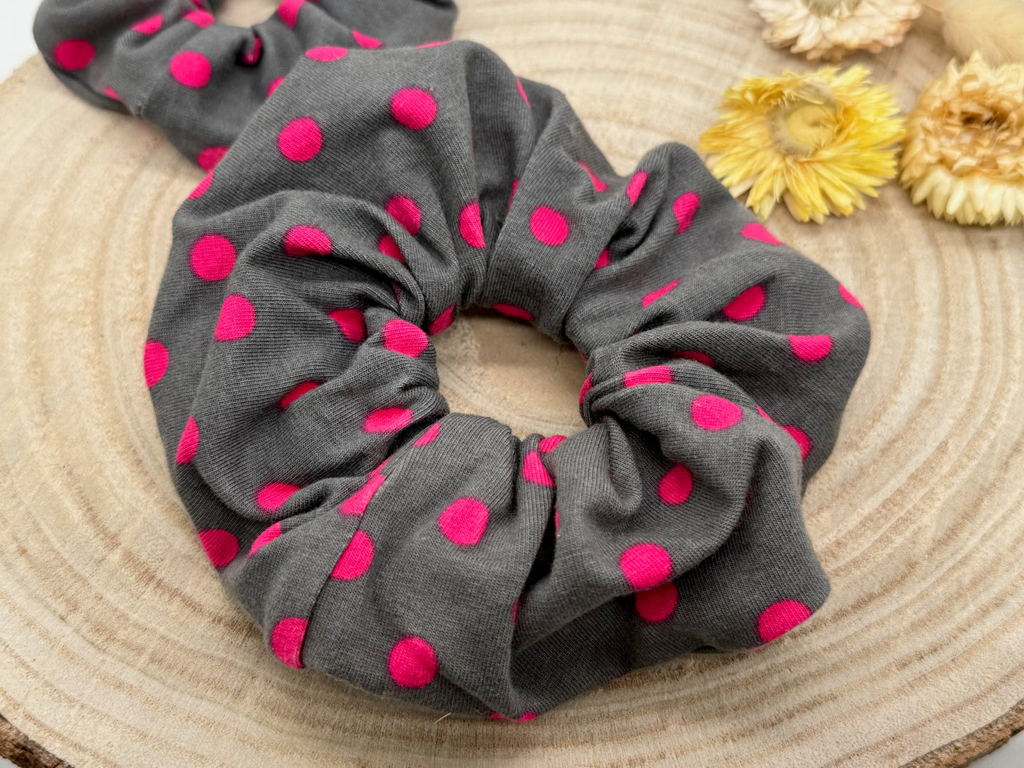 Scrunchie Haargummi grau mit rosa Punkten
