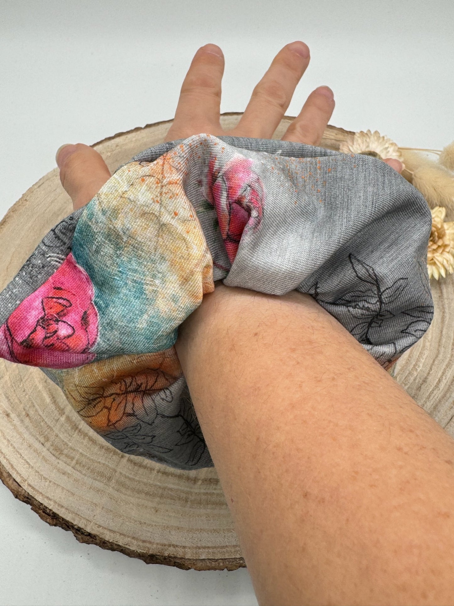 Modal Scrunchie Haargummi graue Blumenwelt