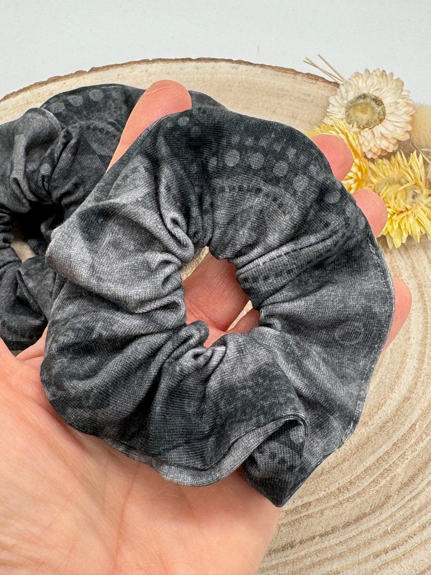 Jersey Scrunchie Haargummi Batik schwarz grau