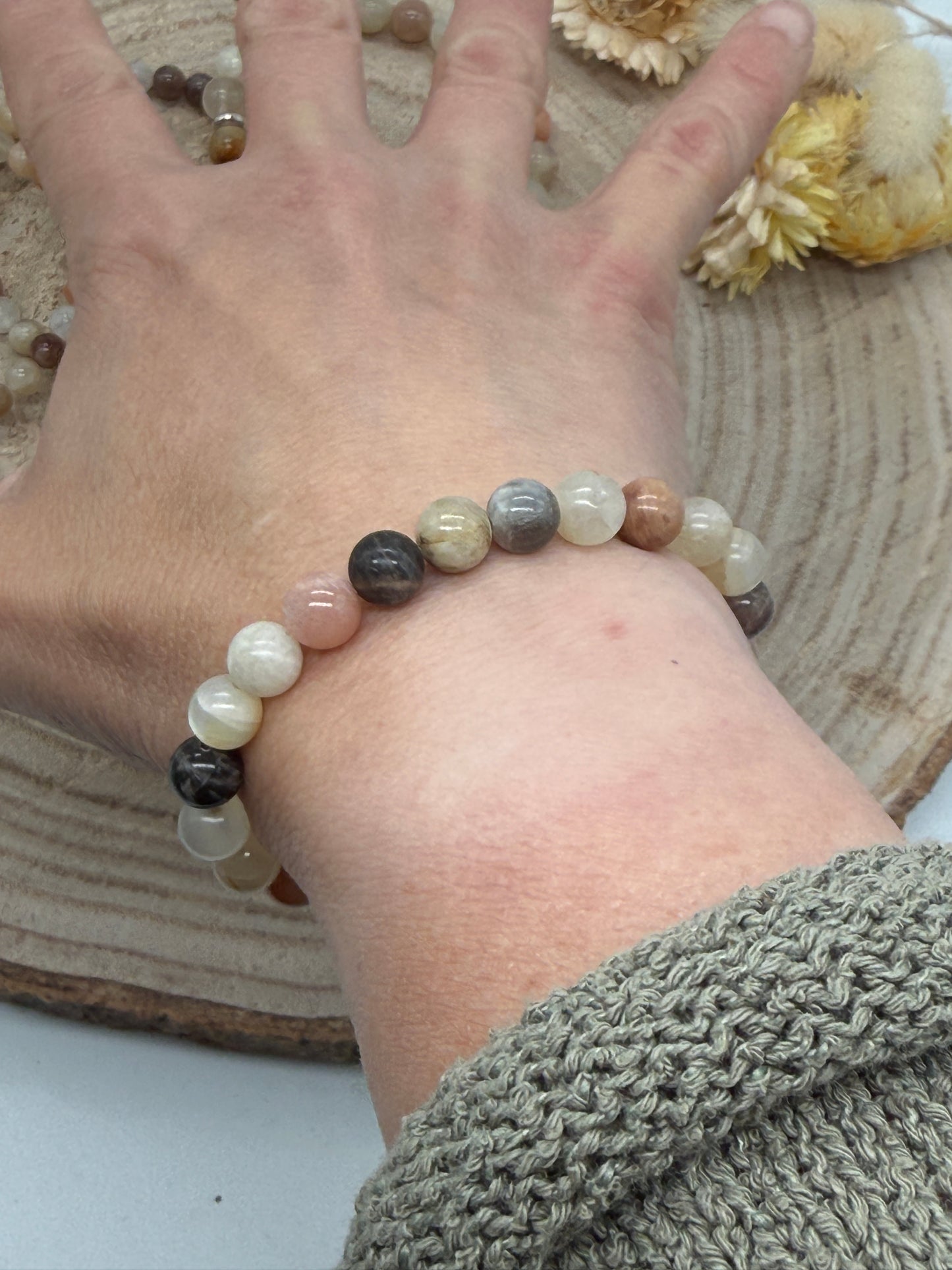 Elastisches Edelstein Armband mit Mondstein Perlen