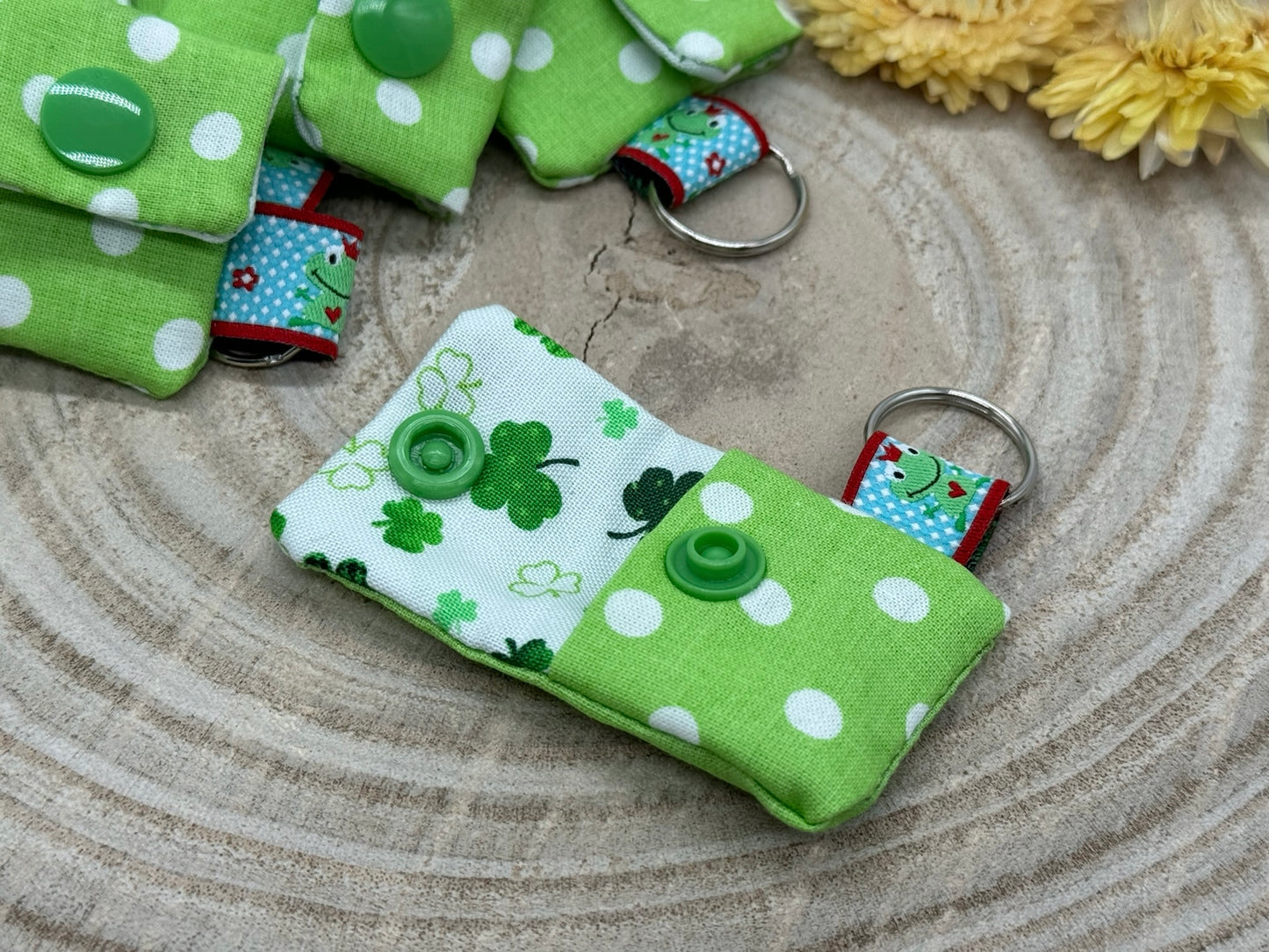 Schlüsselanhänger Mini Tasche mit Einkaufswagenchip praktische Mini Geldbörse Punkte grün/weiss