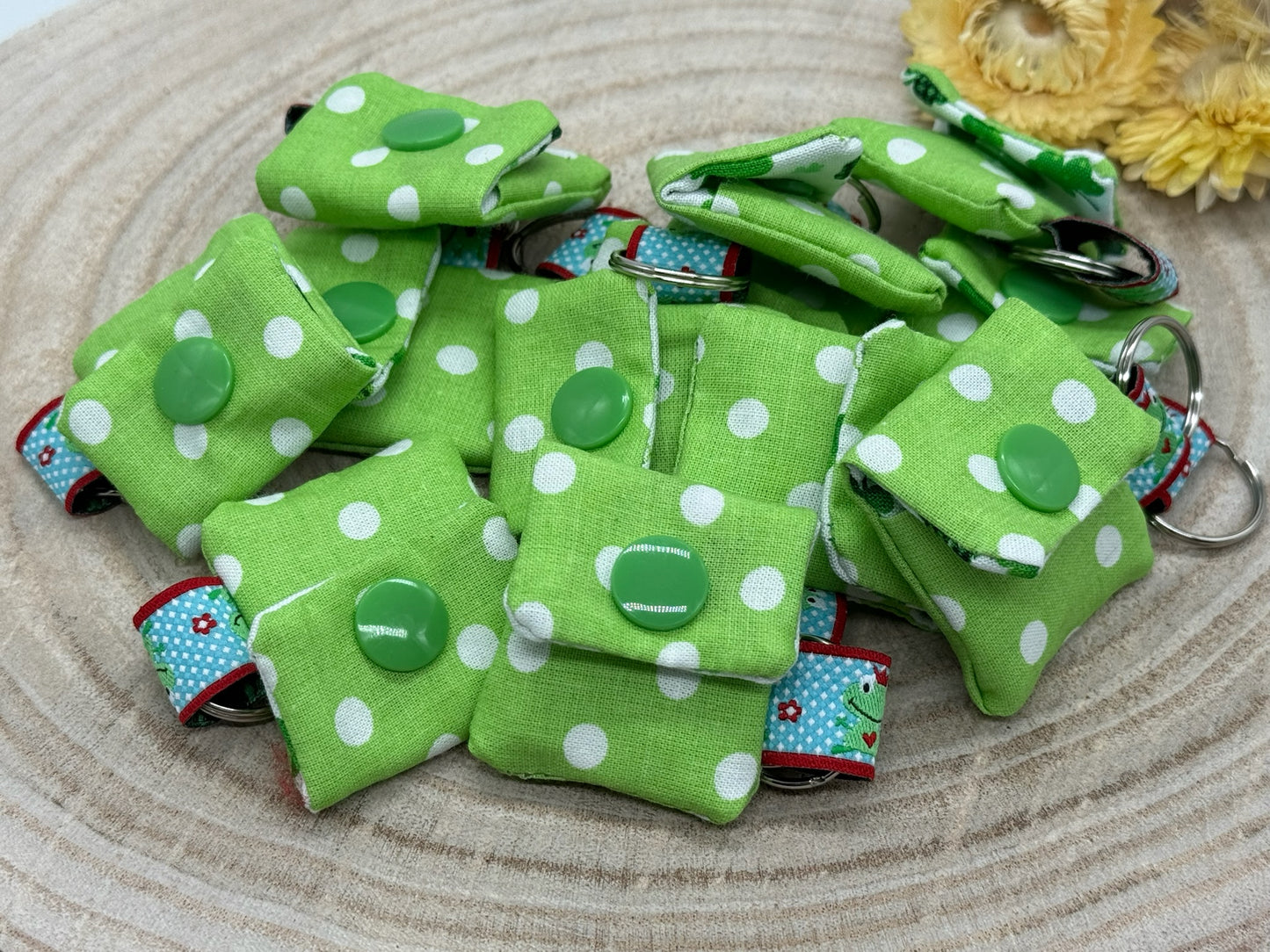 Schlüsselanhänger Mini Tasche mit Einkaufswagenchip praktische Mini Geldbörse Punkte grün/weiss