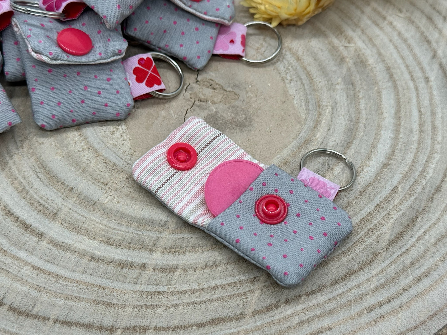 Schlüsselanhänger Mini Tasche mit Einkaufswagenchip praktische Mini Geldbörse Pünkchen rosa/grau
