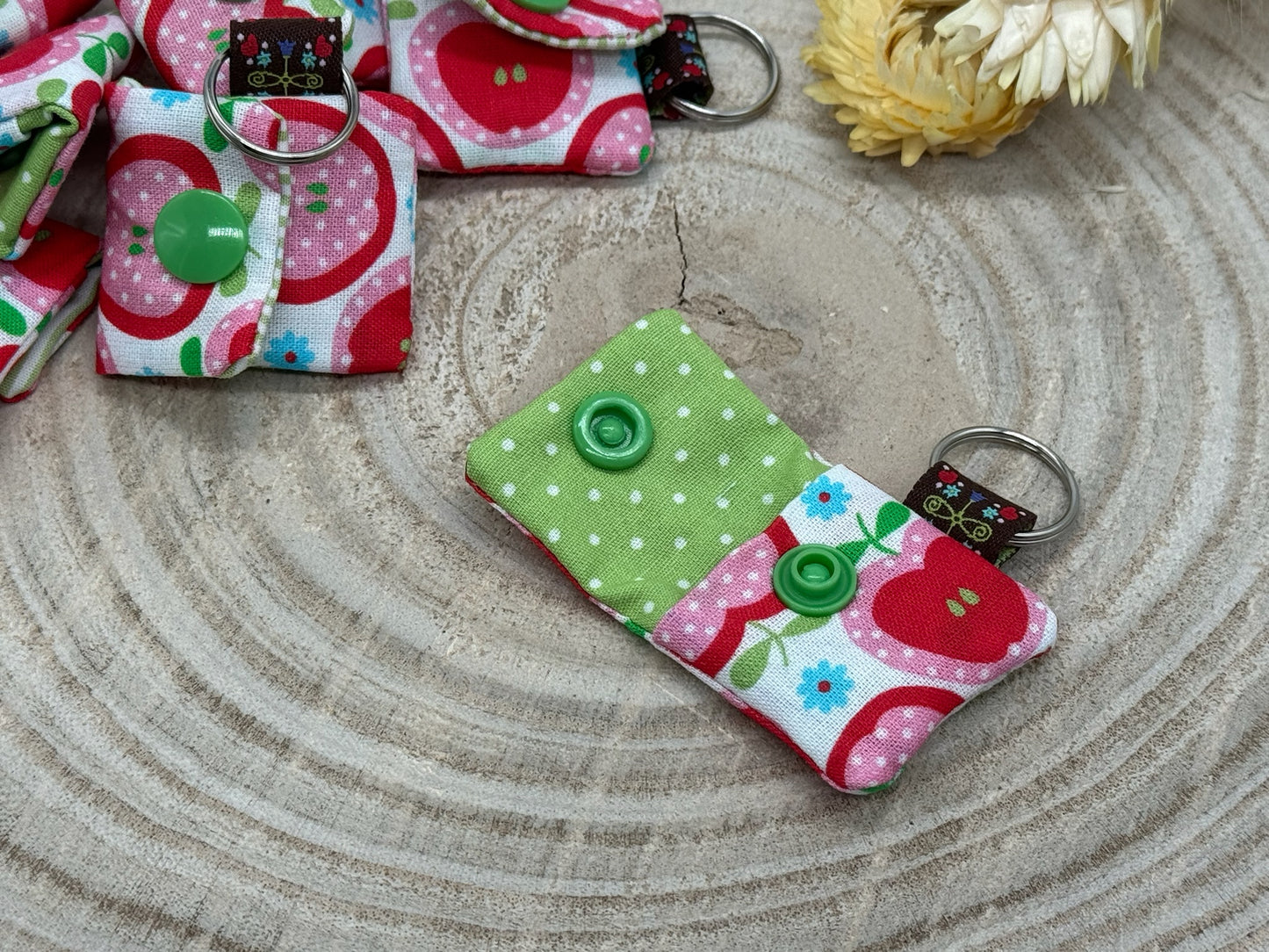Schlüsselanhänger Mini Tasche mit Einkaufswagenchip praktische Mini Geldbörse Apfel rosa/rot