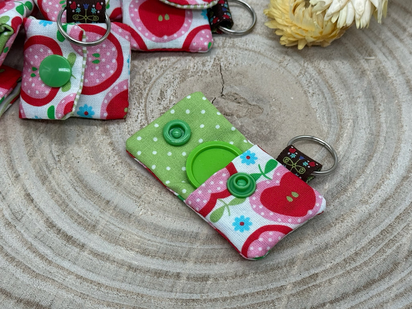 Schlüsselanhänger Mini Tasche mit Einkaufswagenchip praktische Mini Geldbörse Apfel rosa/rot