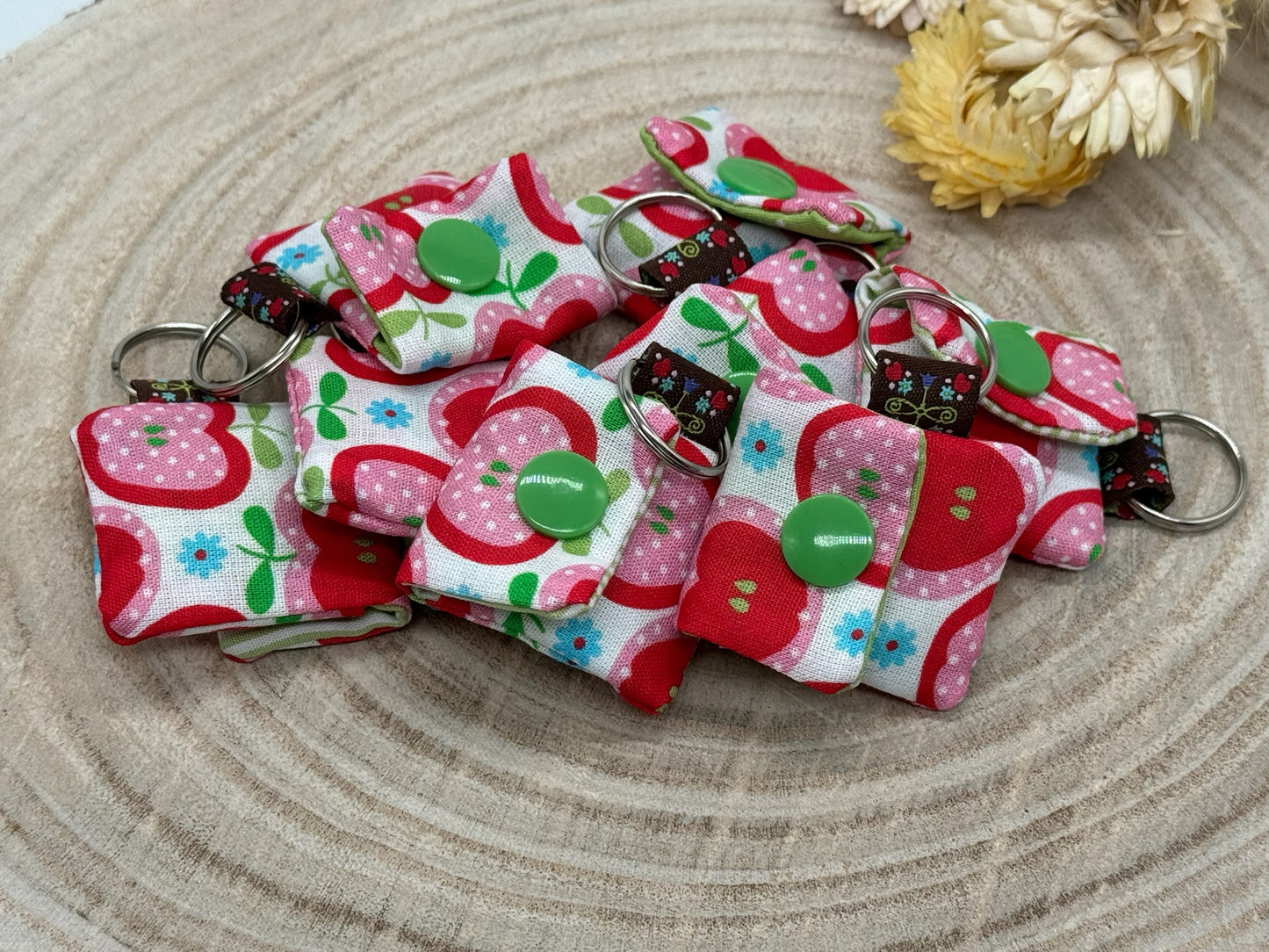 Schlüsselanhänger Mini Tasche mit Einkaufswagenchip praktische Mini Geldbörse Apfel rosa/rot