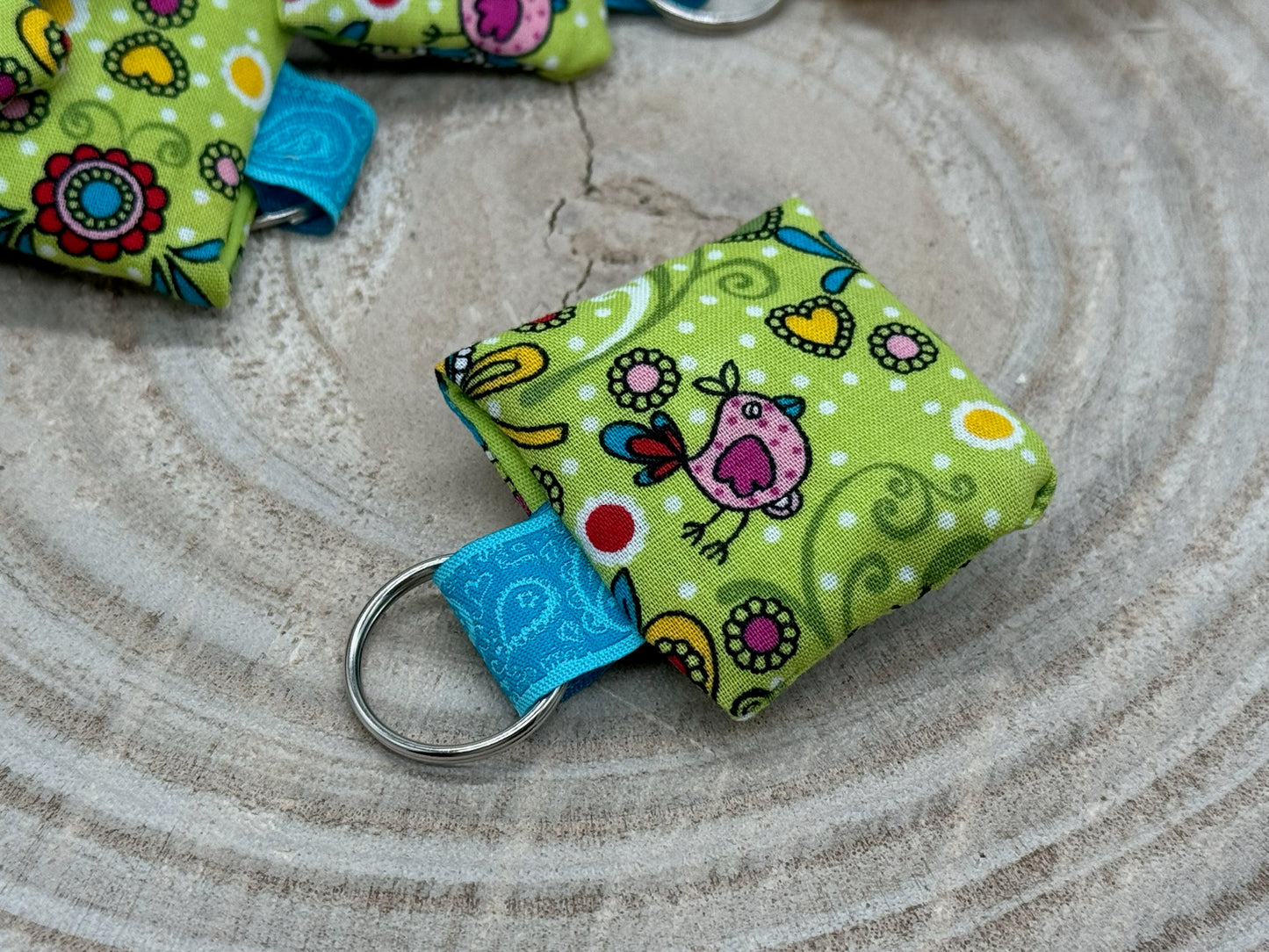 Schlüsselanhänger Mini Tasche mit Einkaufswagenchip praktische Mini Geldbörse grün mit Herzen