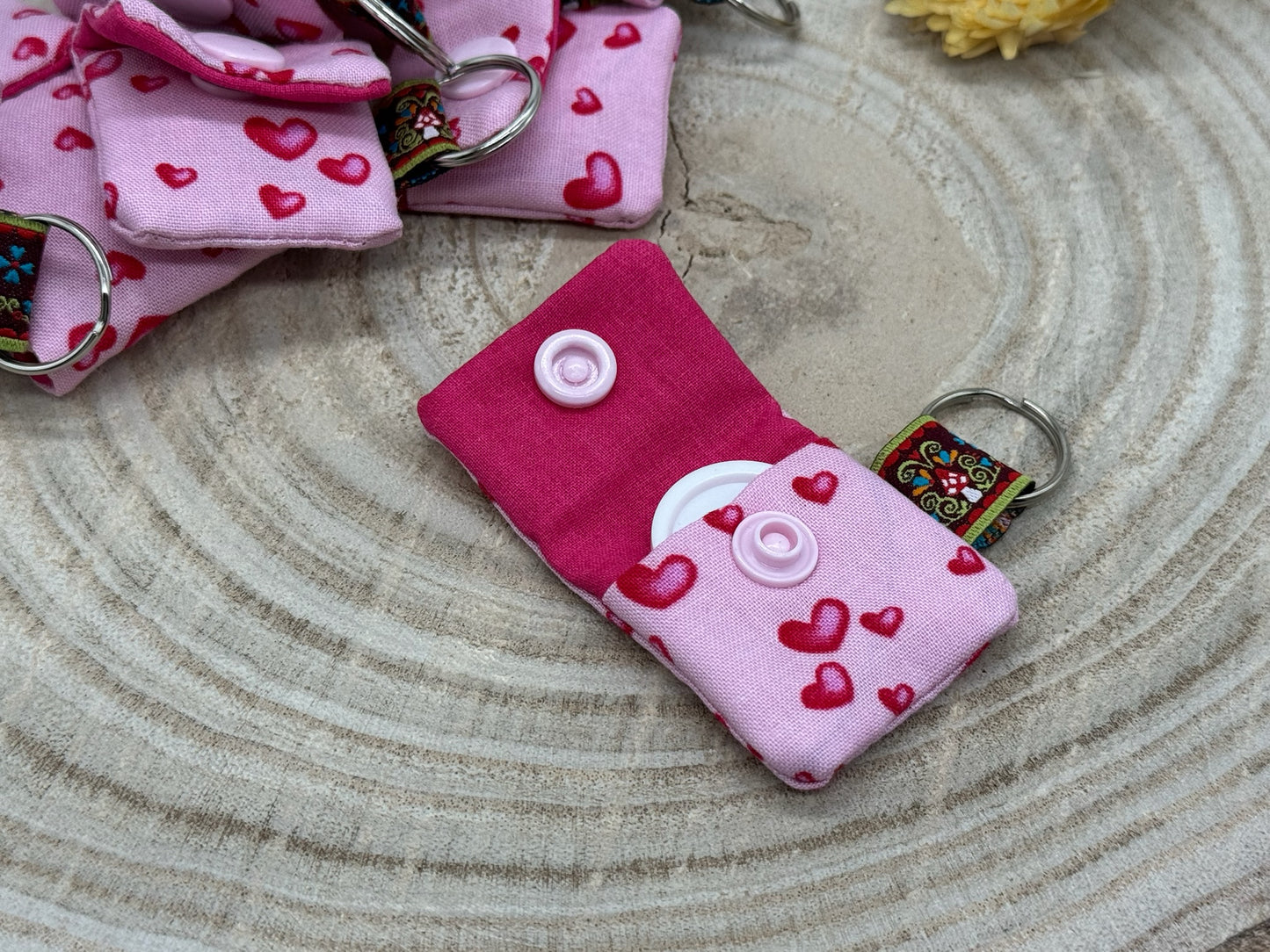 Schlüsselanhänger Mini Tasche mit Einkaufswagenchip praktische Mini Geldbörse rosa mit kleinen Herzen
