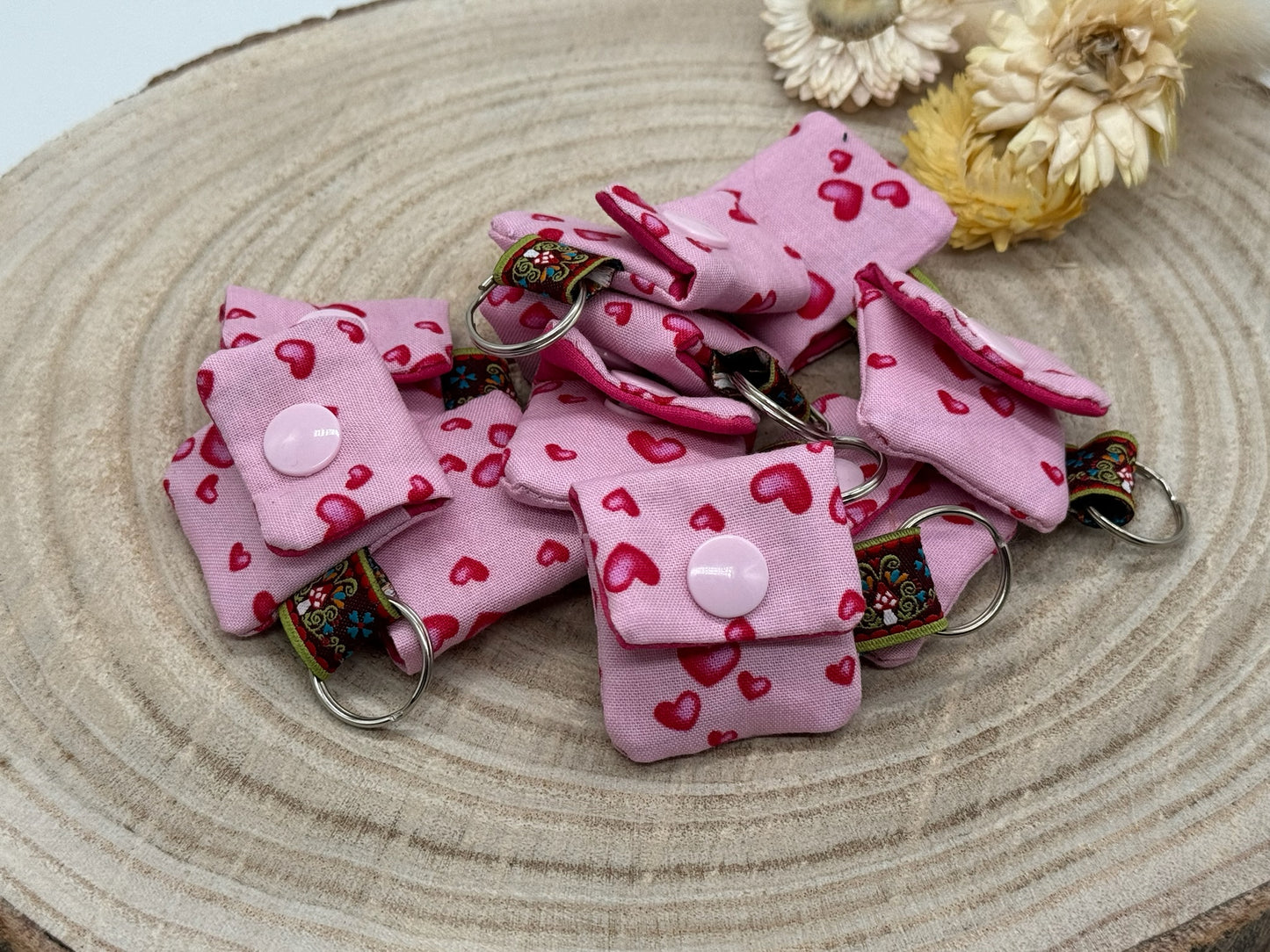 Schlüsselanhänger Mini Tasche mit Einkaufswagenchip praktische Mini Geldbörse rosa mit kleinen Herzen