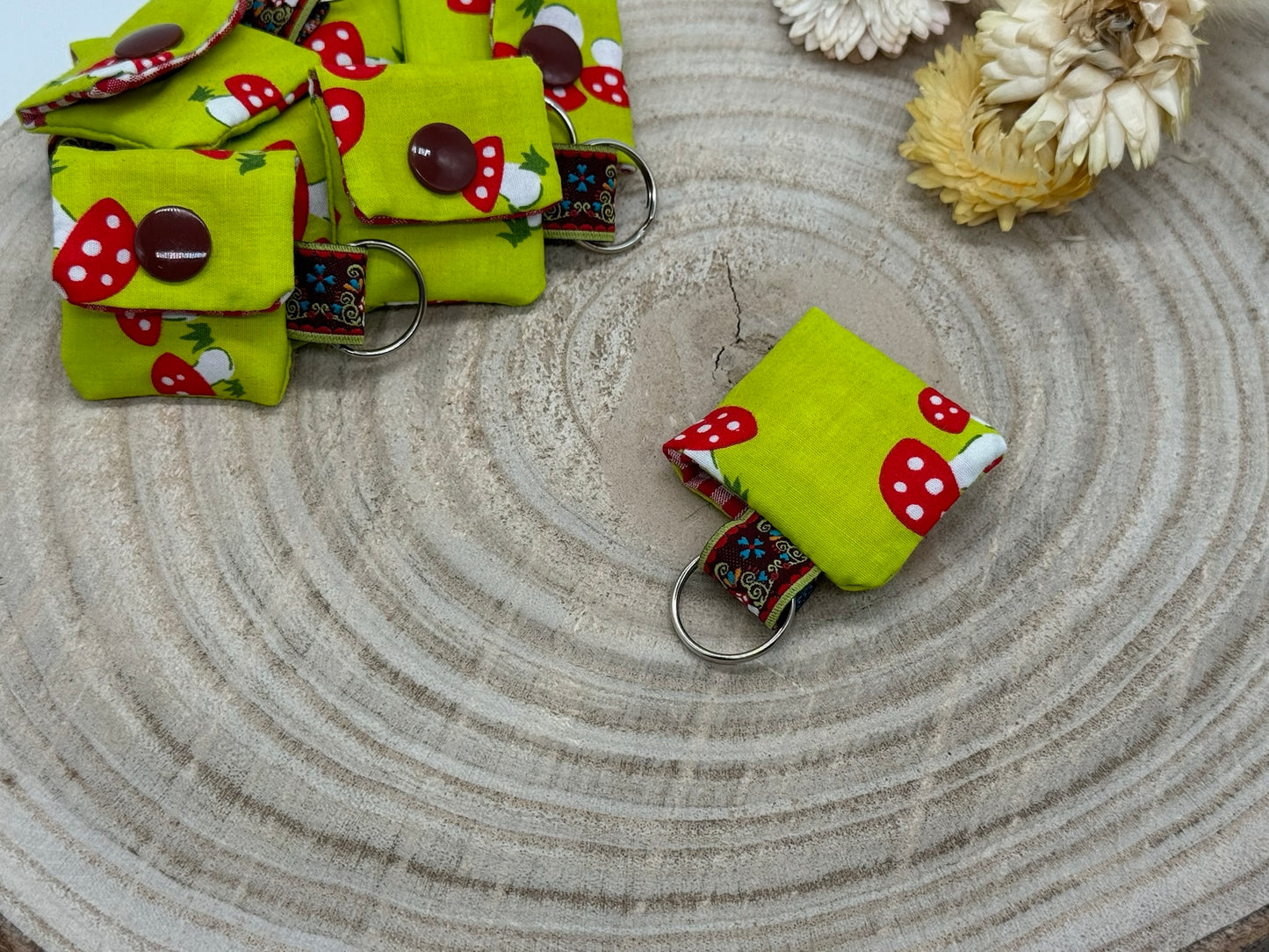 Schlüsselanhänger Mini Tasche mit Einkaufswagenchip praktische Mini Geldbörse grün mit Pilze