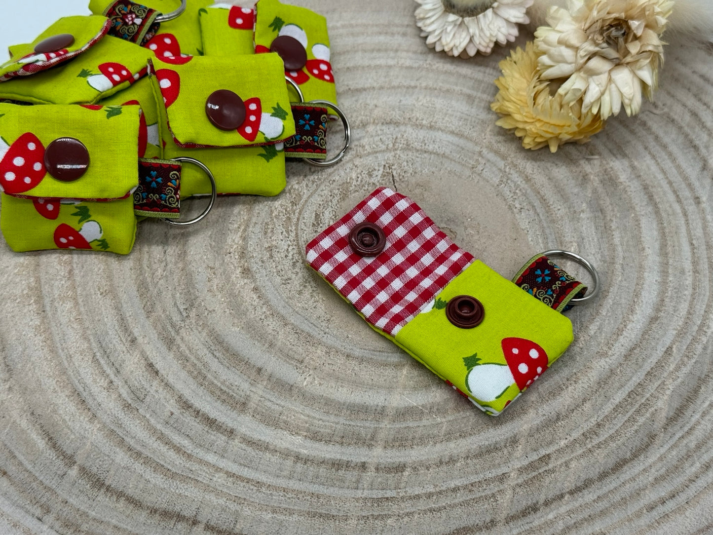 Schlüsselanhänger Mini Tasche mit Einkaufswagenchip praktische Mini Geldbörse grün mit Pilze