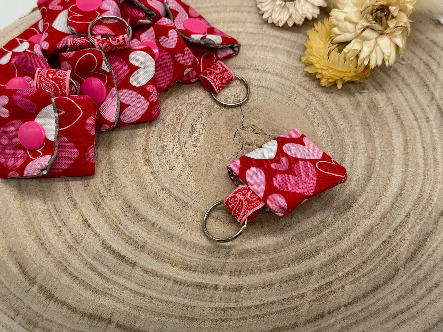 Schlüsselanhänger Mini Tasche mit Einkaufswagenchip praktische Mini Geldbörse rot mit rosa roten Herzen